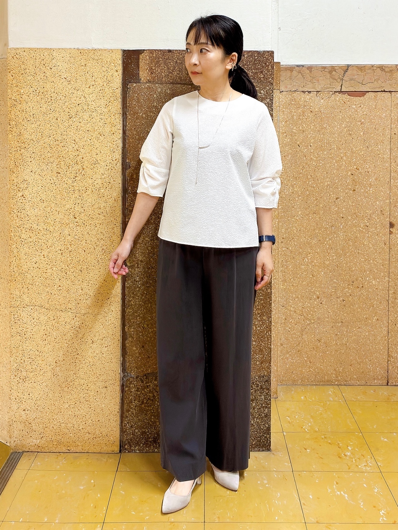 hattoriさんの「INDIVI｜【褒められパンツ／洗える／ウエストゴム】ワイドタックパンツ」を使ったコーディネート