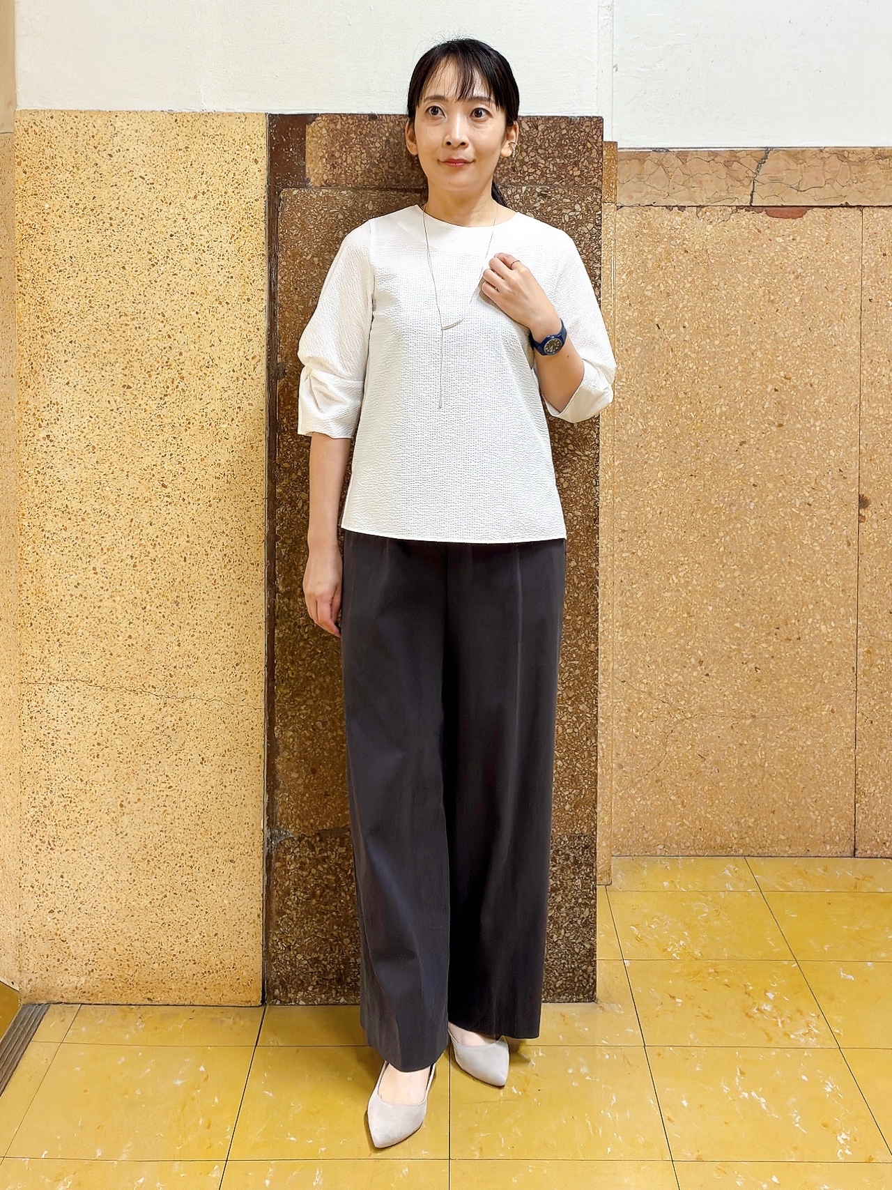 hattoriさんの「INDIVI｜【褒められパンツ／洗える／ウエストゴム】ワイドタックパンツ」を使ったコーディネート