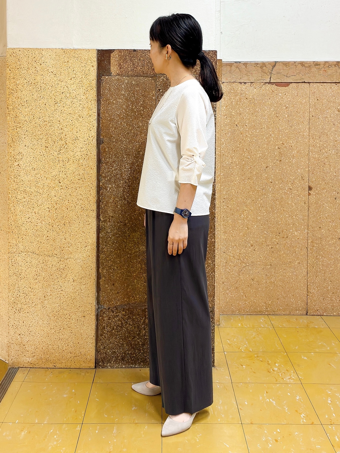 hattoriさんの「INDIVI｜【褒められパンツ／洗える／ウエストゴム】ワイドタックパンツ」を使ったコーディネート