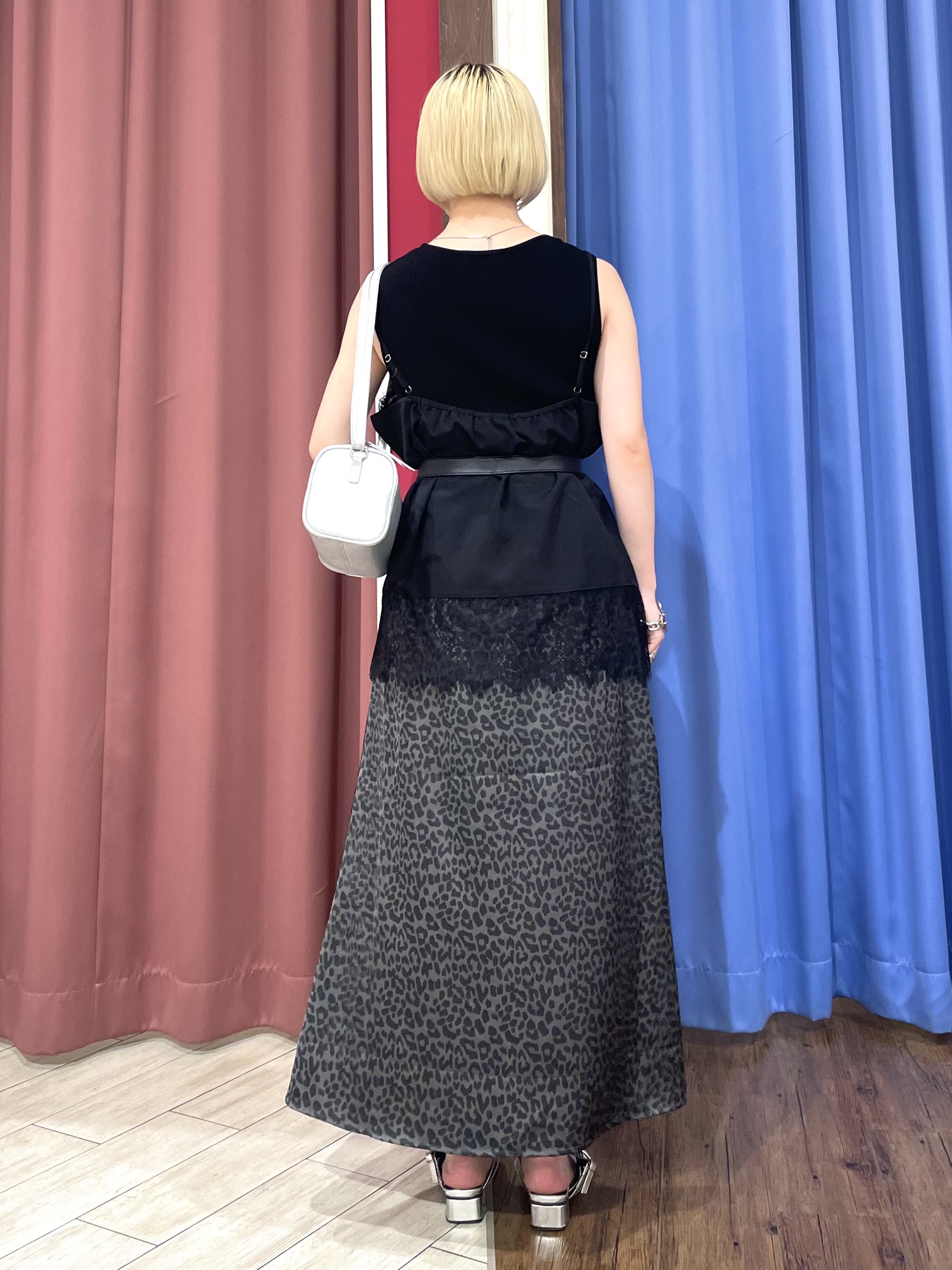 ルルさんの「SHOO･LA･RUE｜【洗濯機可/S-LL】体型カバーしながらこなれ見え。レース付きキャミソール」を使ったコーディネート