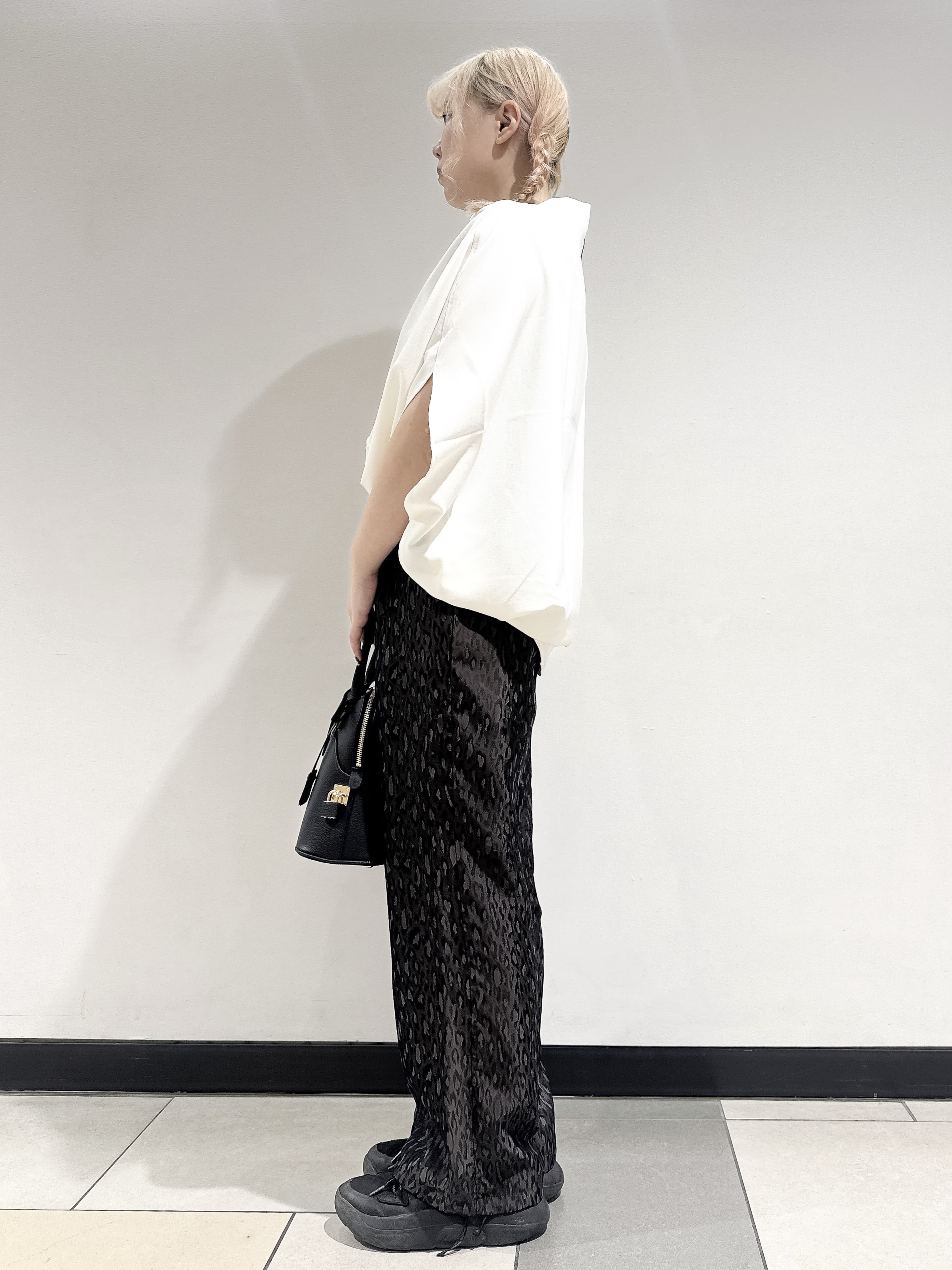 なかもとあきさんの「DRESSTERIOR｜◆mica della valle（ミカデラヴァッレ）Katia ハンドバッグ」を使ったコーディネート