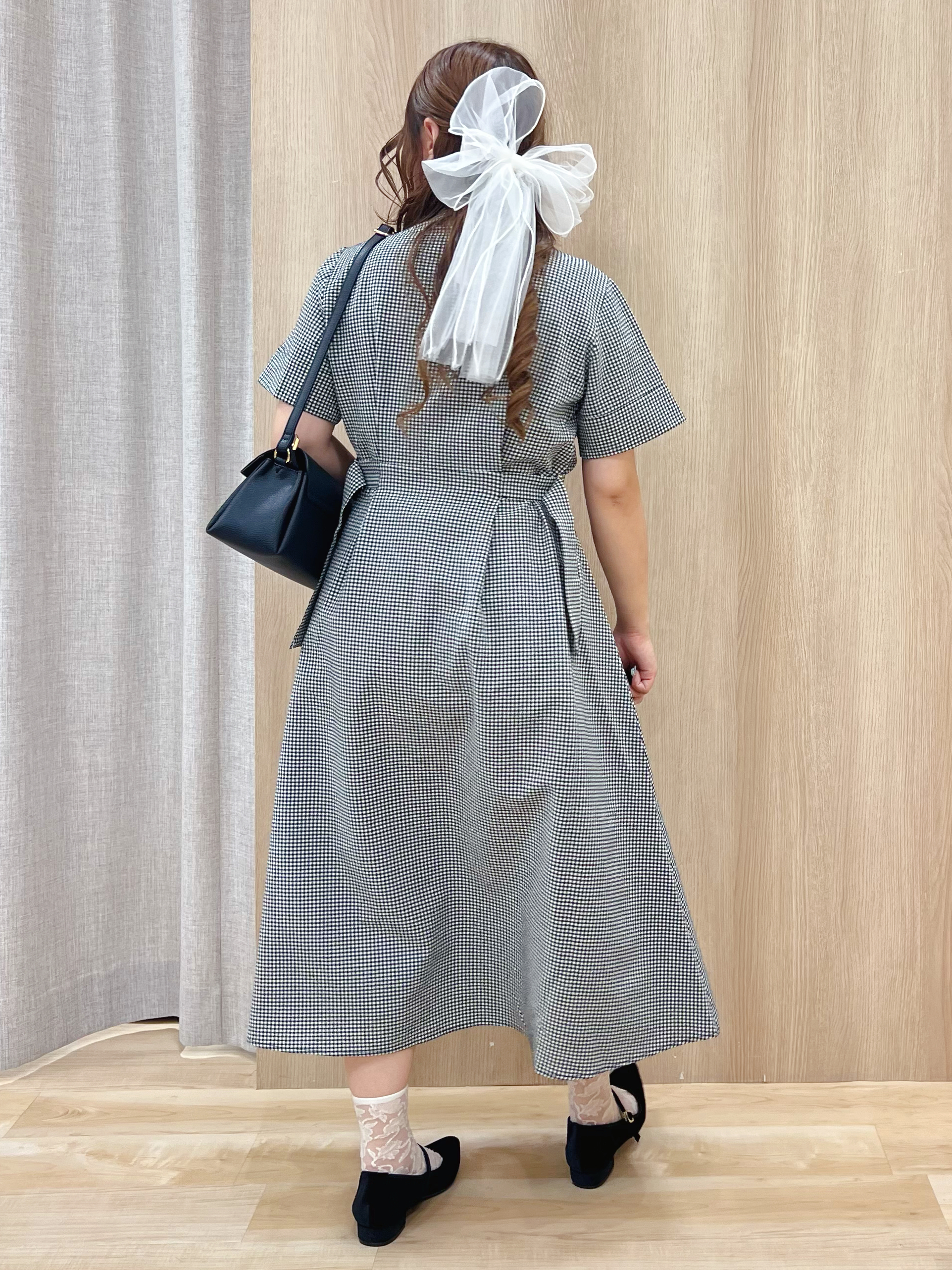 みことさんの「grove｜【低身長さんも選べる着丈/UV・シワになりにくいetc】涼やかさも、きちんとも叶うワンピース」を使ったコーディネート