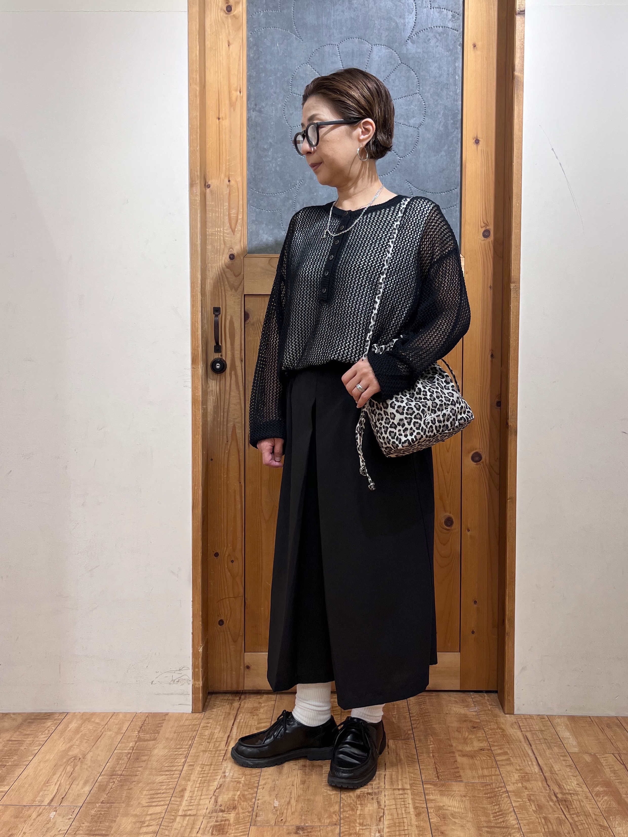 ゆみさんの「SHOO･LA･RUE｜【2点セット/洗濯機可/S-LL】ヘンリーネックメッシュニット+タンクトップセット」を使ったコーディネート