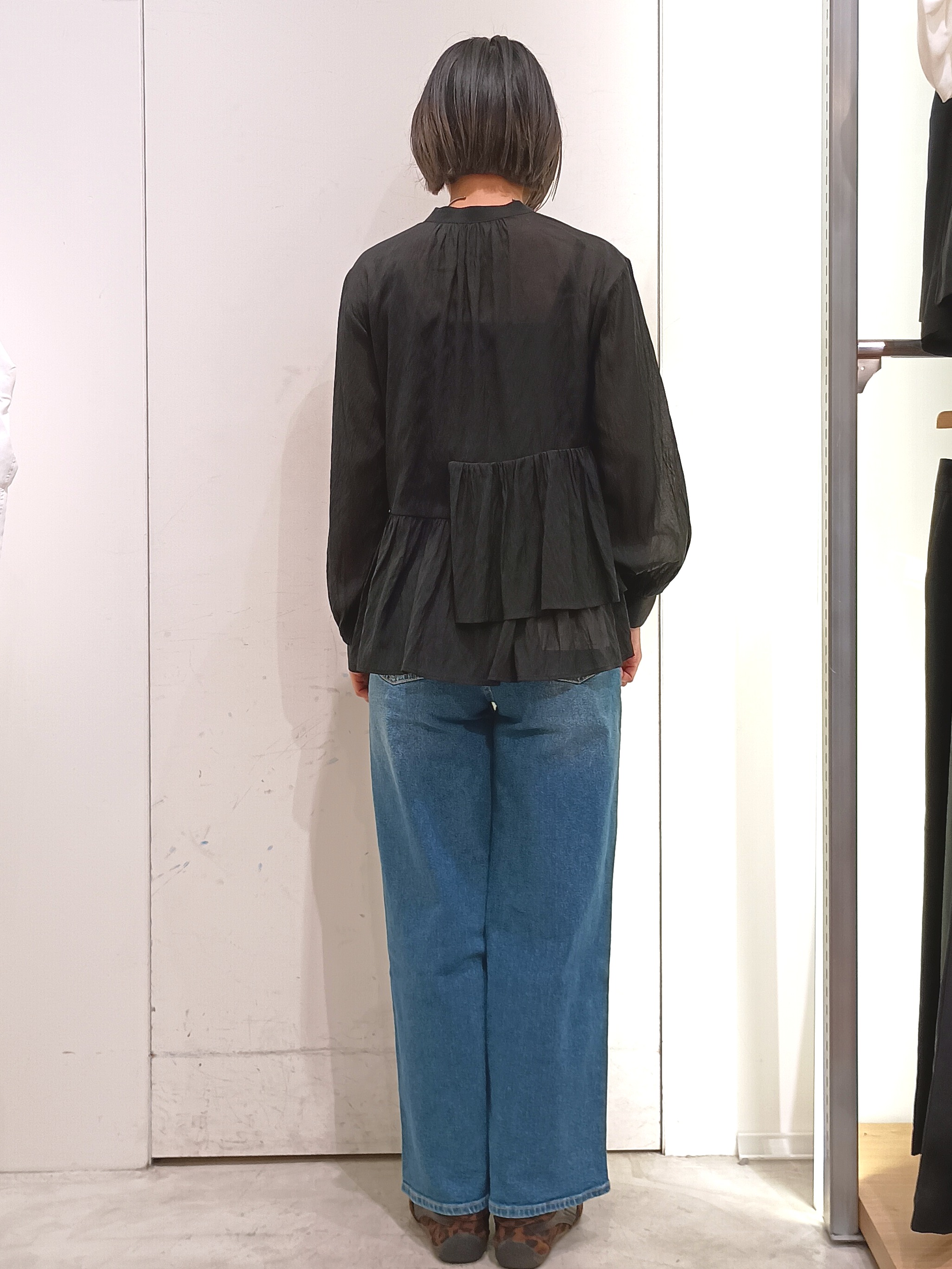 shinkoさんの「OPAQUE.CLIP｜シアーペプラムブラウス【洗濯機OK】」を使ったコーディネート