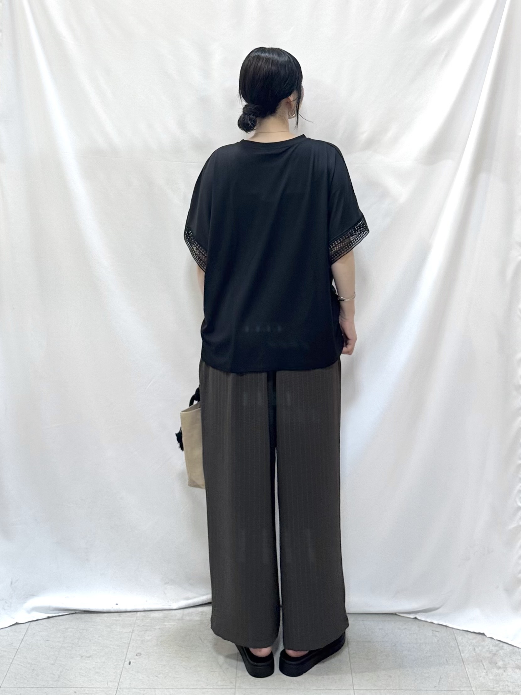 𝐇𝐢𝐫𝐨𝐦𝐢さんの「SHOO･LA･RUE｜【ひんやり/UV/体型カバー】ヒップ周りが隠せる お袖レースTシャツ」を使ったコーディネート