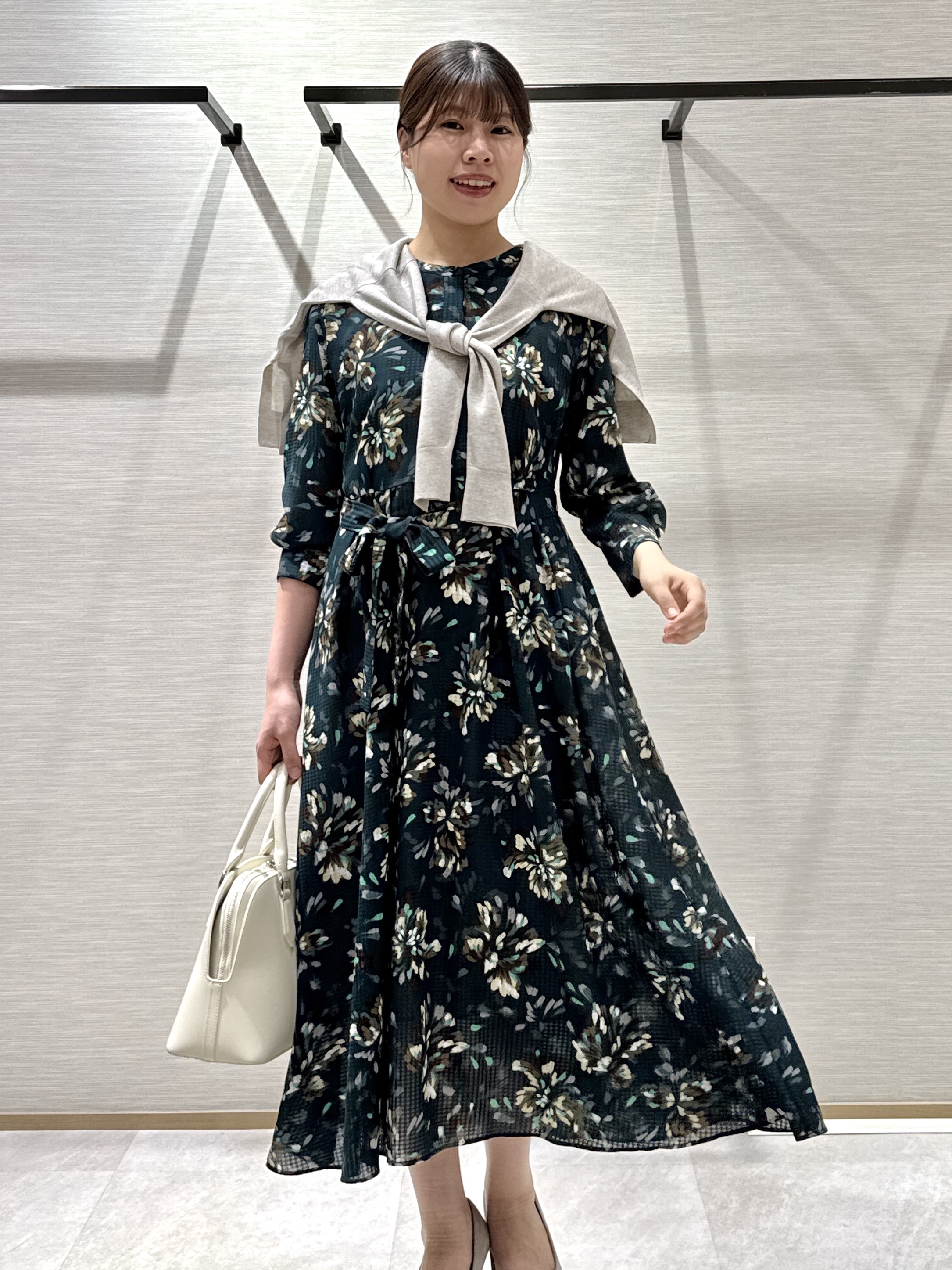 nanaさんの「UNTITLED｜【アンサンブル可/秋羽織り/シアー】前後2WAYカーディガン」を使ったコーディネート