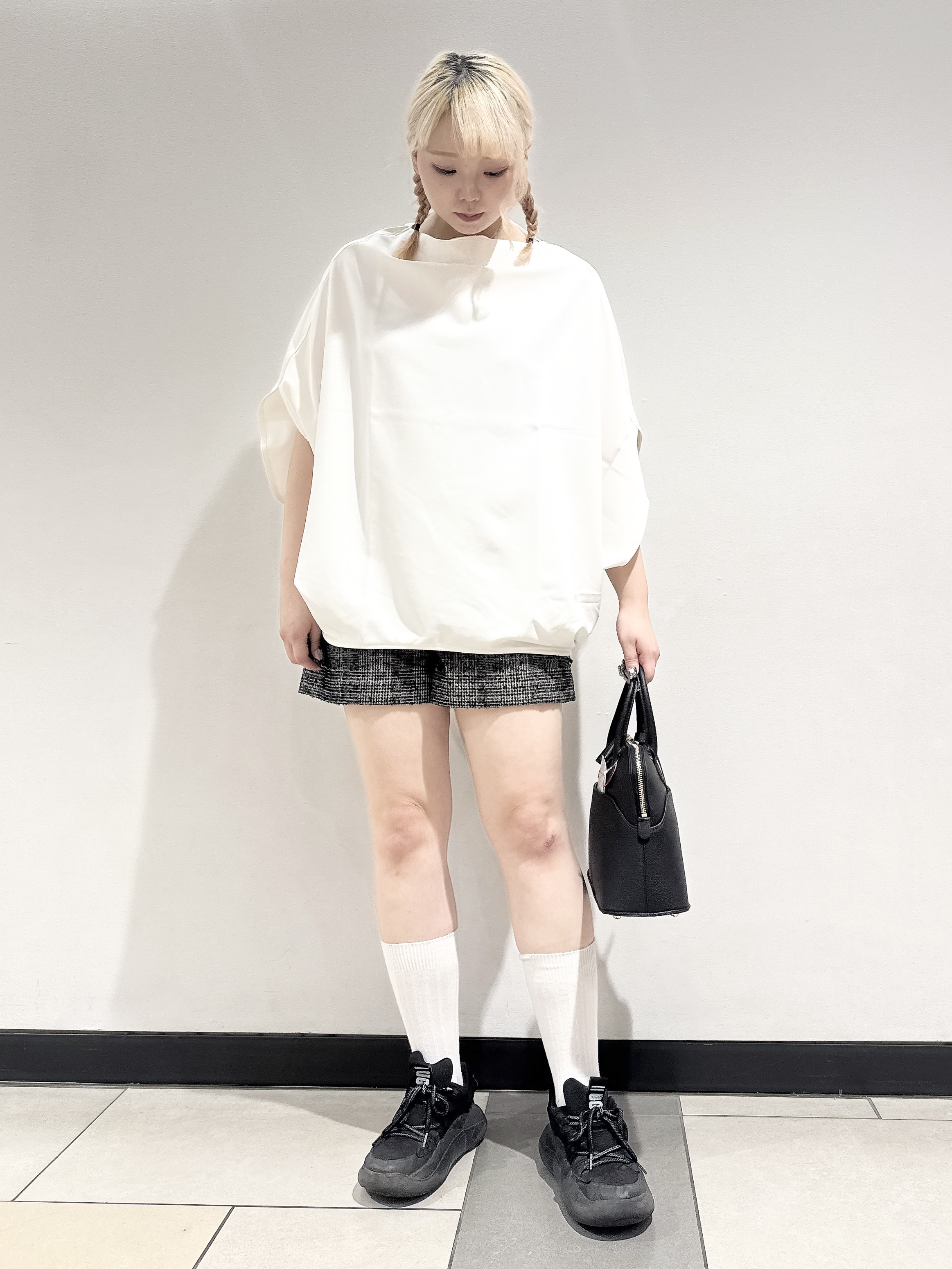 なかもとあきさんの「DRESSTERIOR｜【セットアップ可】ループグレンチェックショートパンツ」を使ったコーディネート