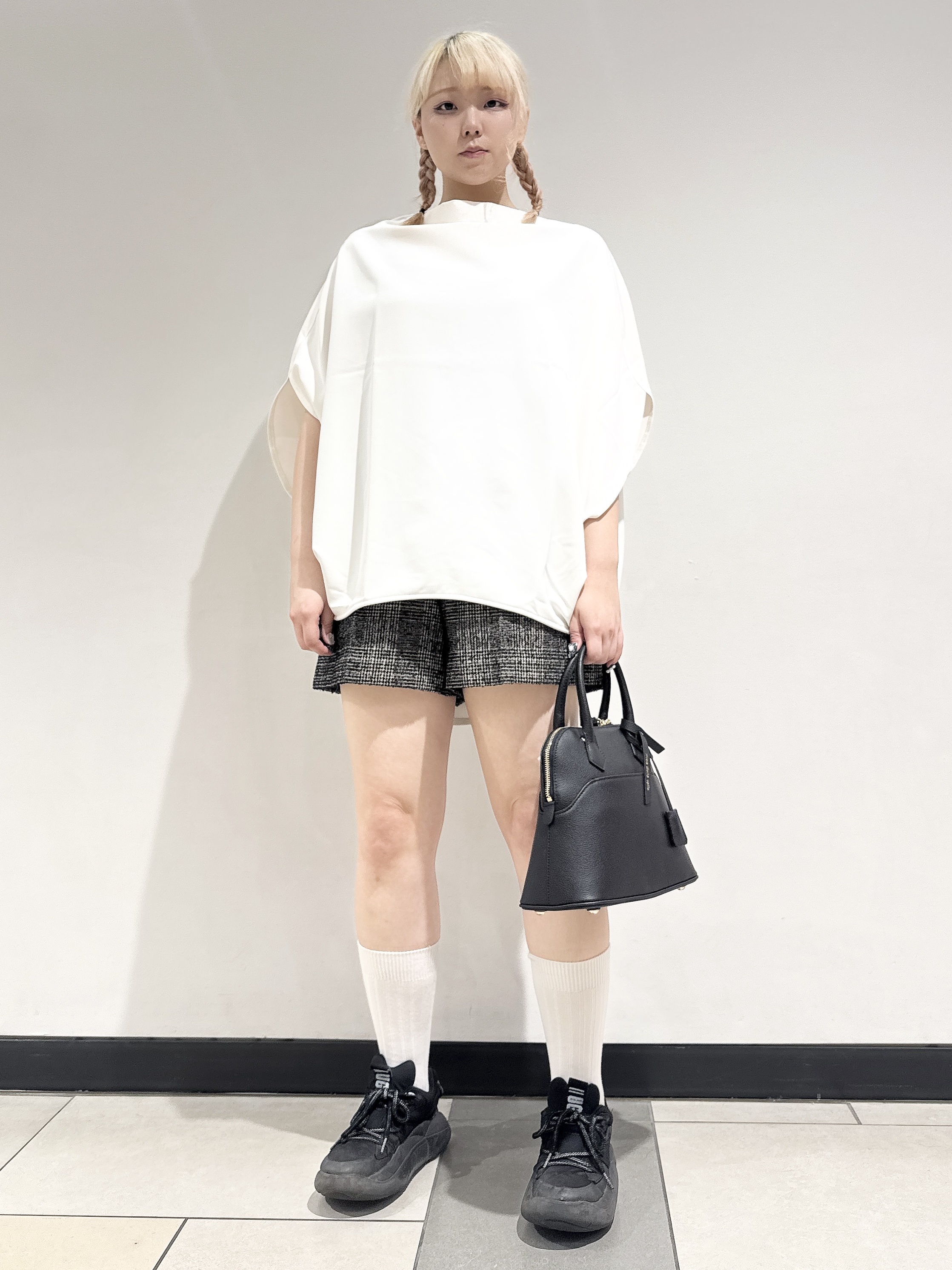 なかもとあきさんの「DRESSTERIOR｜【セットアップ可】ループグレンチェックショートパンツ」を使ったコーディネート