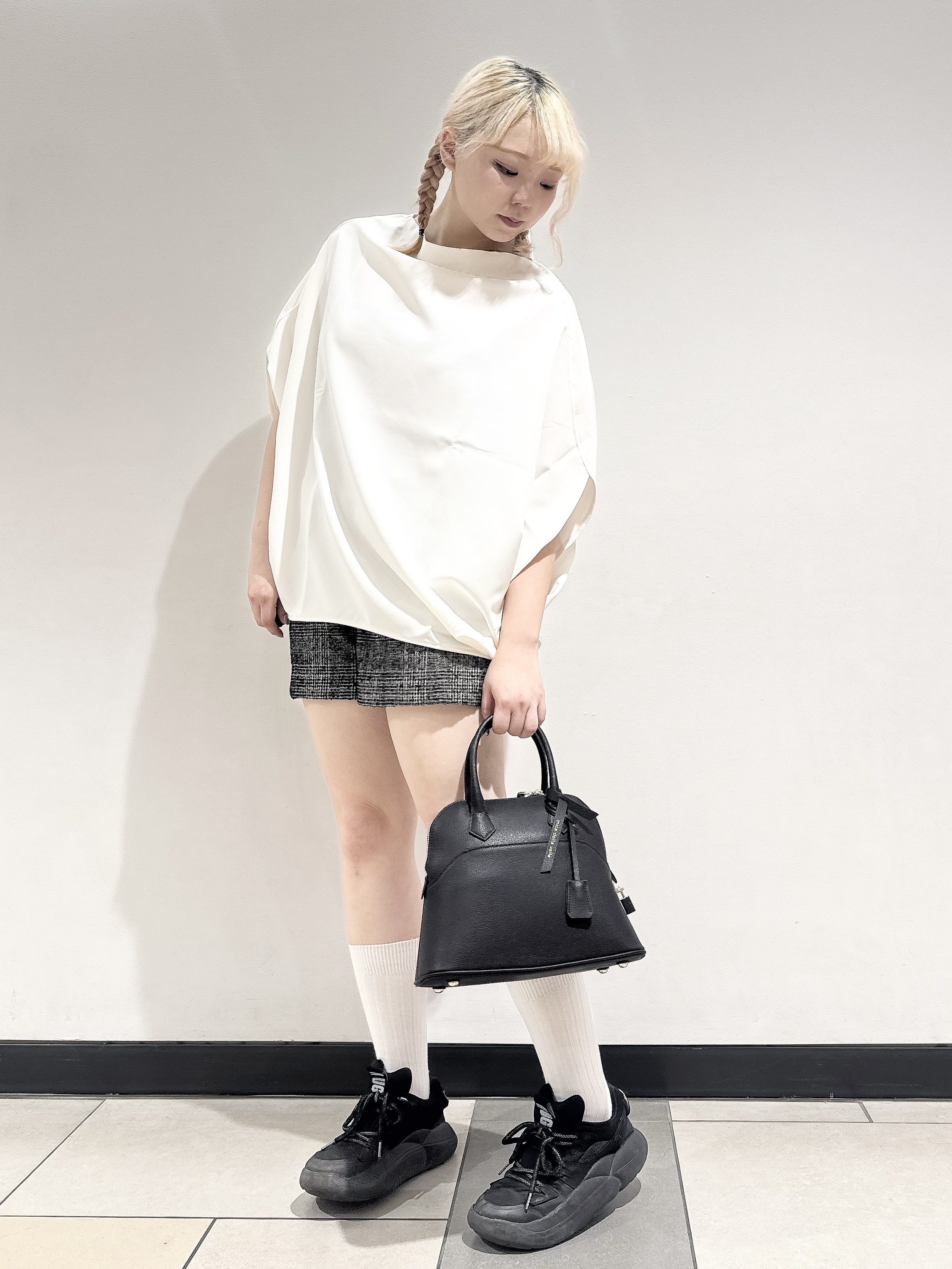 なかもとあきさんの「DRESSTERIOR｜【セットアップ可】ループグレンチェックショートパンツ」を使ったコーディネート