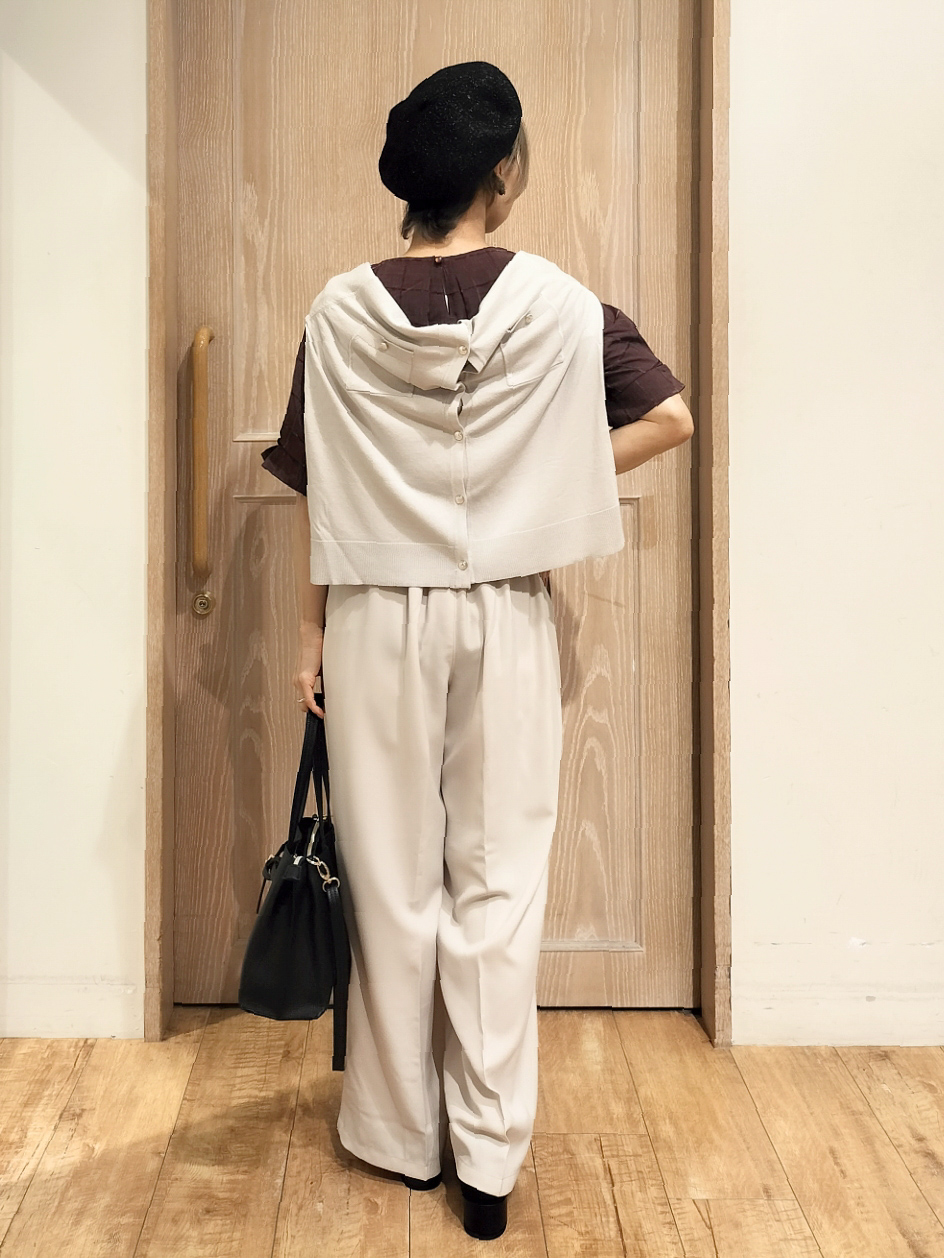 YUKIさんの「SHOO･LA･RUE｜【洗濯機可/S-LL】金ボタンが上品に。さらさらタッチカーディガン」を使ったコーディネート