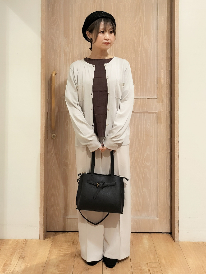 YUKIさんの「SHOO･LA･RUE｜【洗濯機可/S-LL】金ボタンが上品に。さらさらタッチカーディガン」を使ったコーディネート