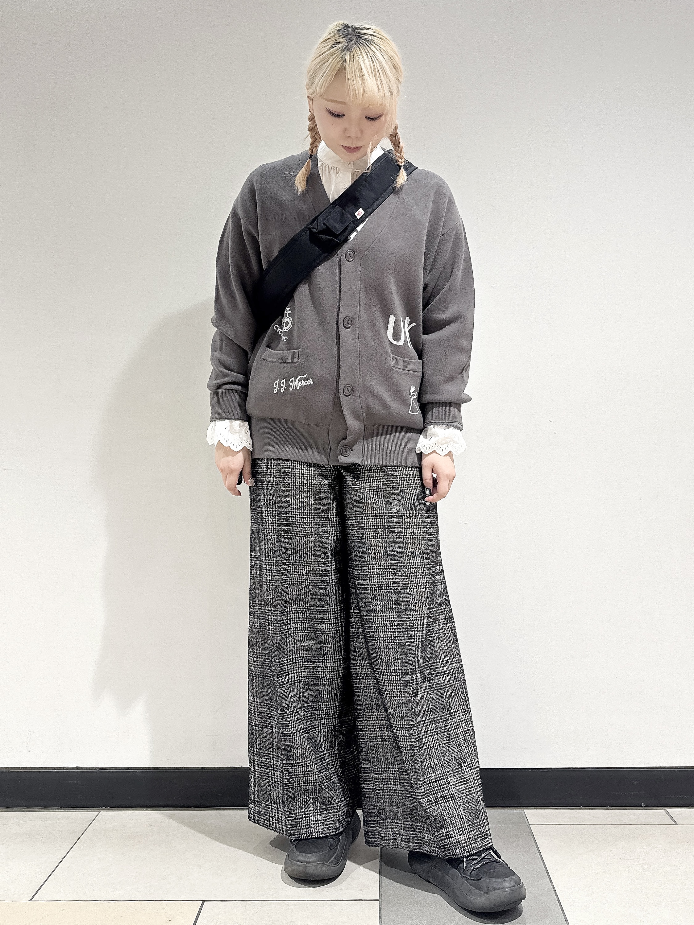 なかもとあきさんの「DRESSTERIOR｜エンブロイダリーカフスシャツ」を使ったコーディネート