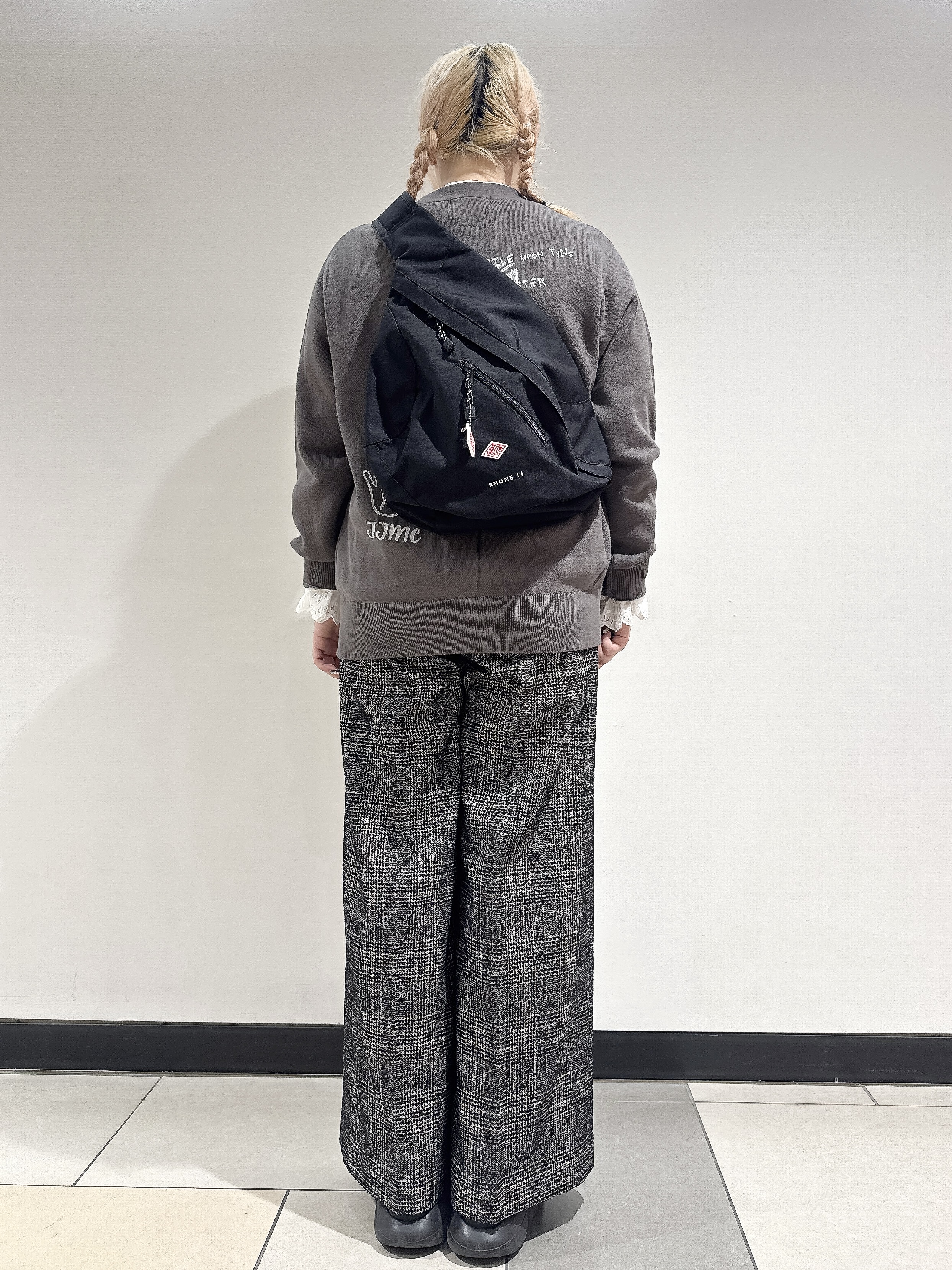 なかもとあきさんの「DRESSTERIOR｜エンブロイダリーカフスシャツ」を使ったコーディネート