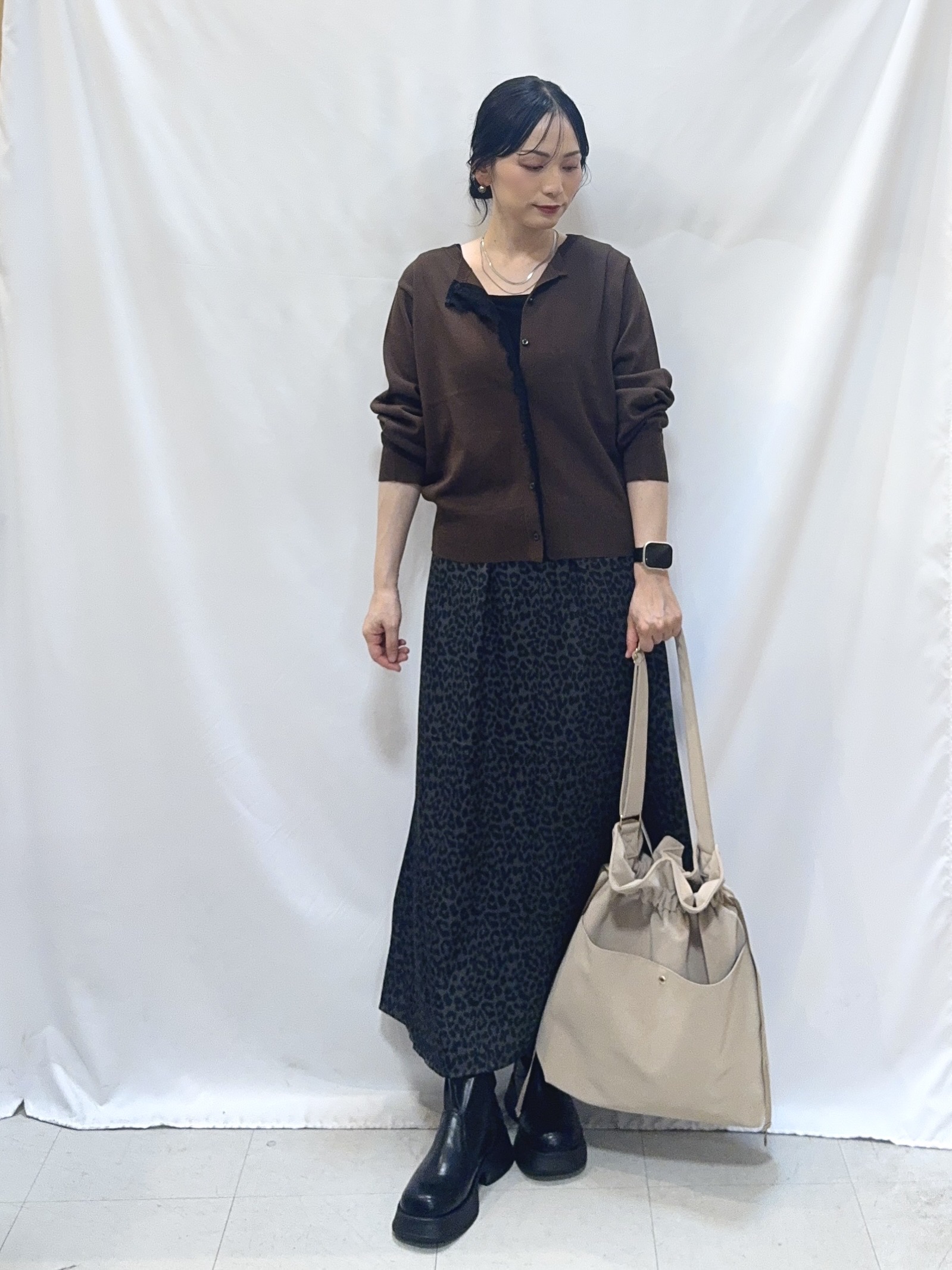 𝐇𝐢𝐫𝐨𝐦𝐢さんの「SHOO･LA･RUE｜【S-LL/洗濯機可】フロントが目を引く 大人レースカーディガン」を使ったコーディネート