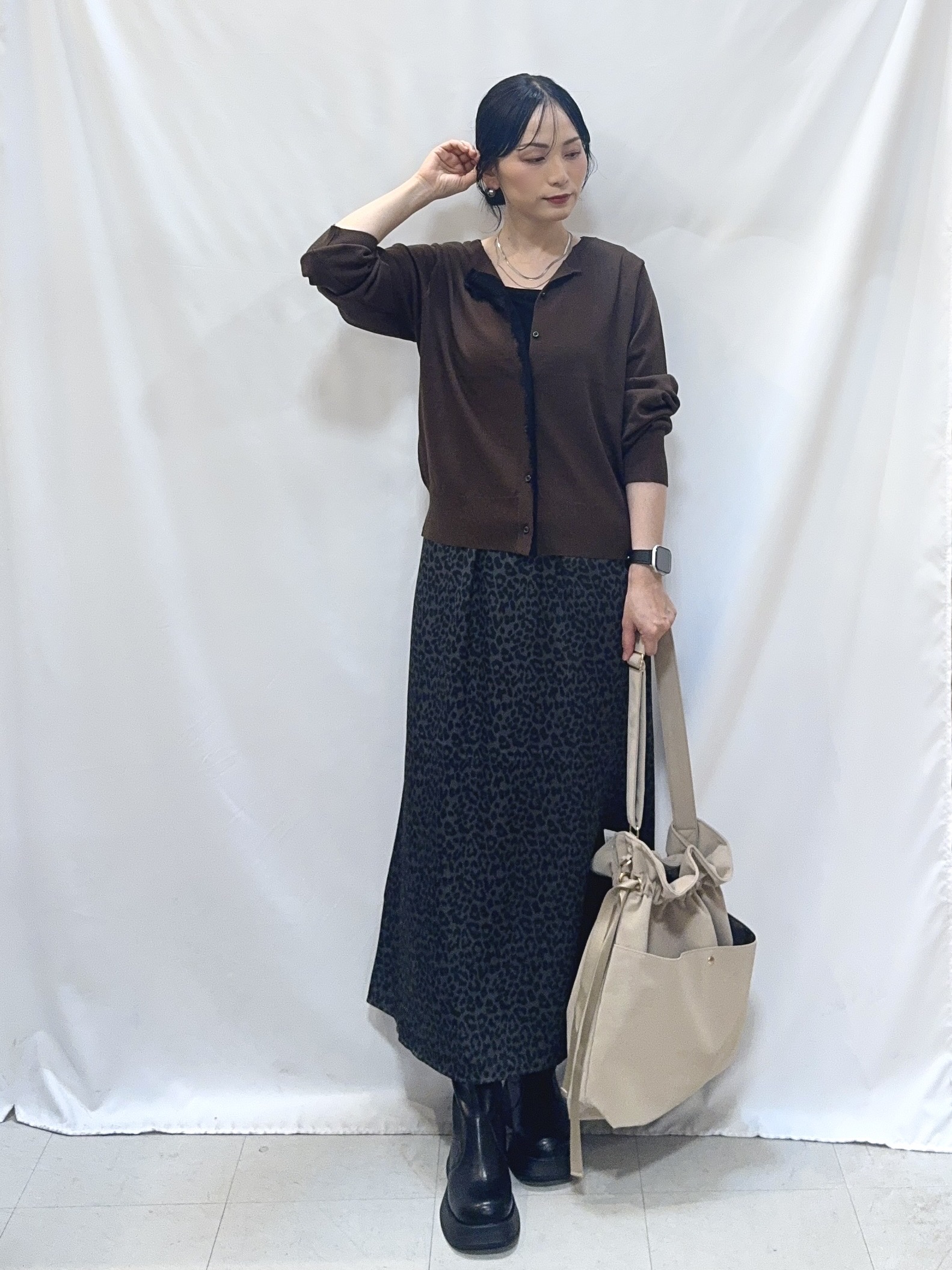 𝐇𝐢𝐫𝐨𝐦𝐢さんの「SHOO･LA･RUE｜【S-LL/洗濯機可】フロントが目を引く 大人レースカーディガン」を使ったコーディネート