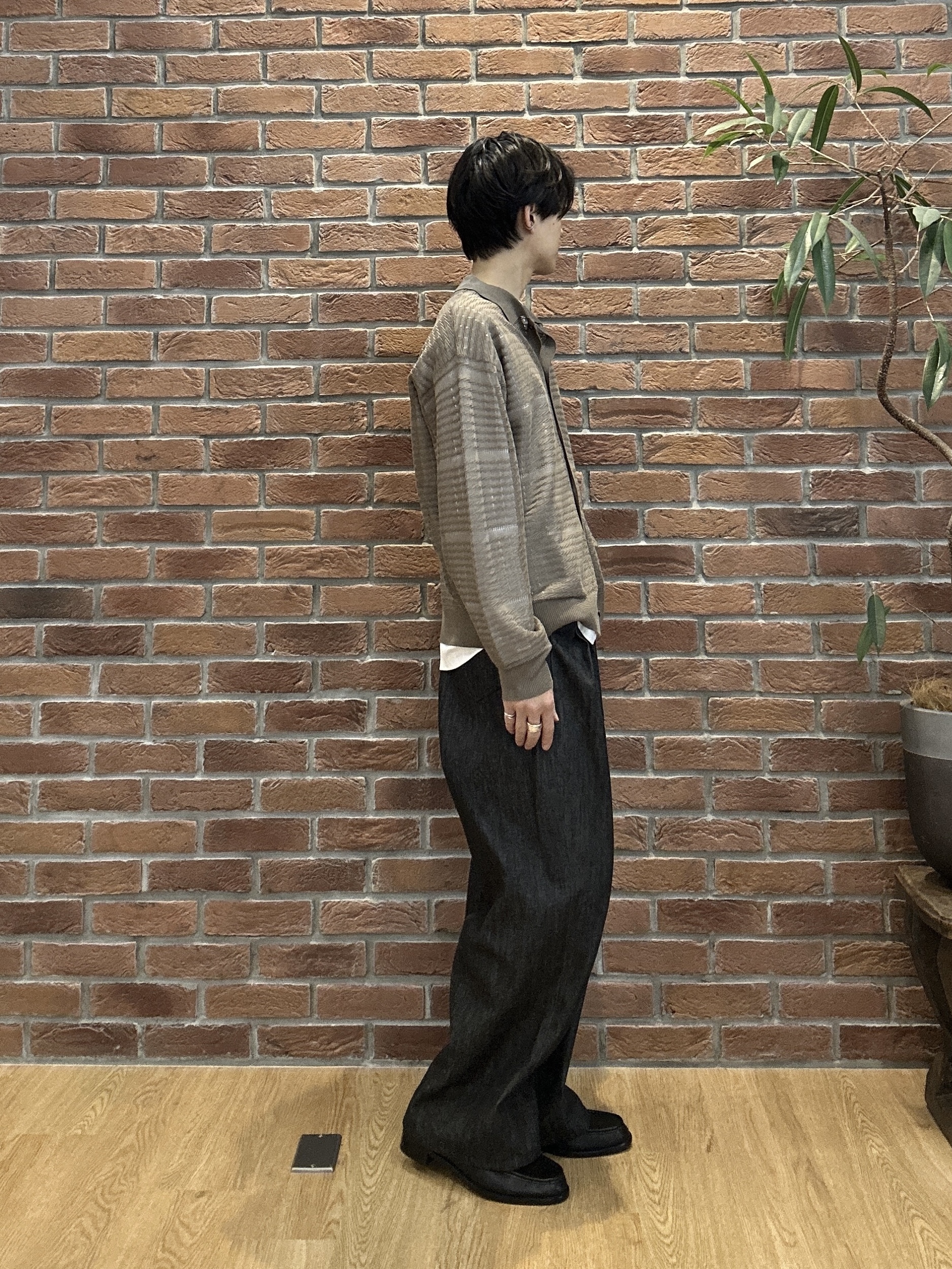 ドイさんの「tk.TAKEO KIKUCHI｜【色褪せしにくいデニム】Comfy Fadeless Denim Seriesワイドストレートデニム」を使ったコーディネート