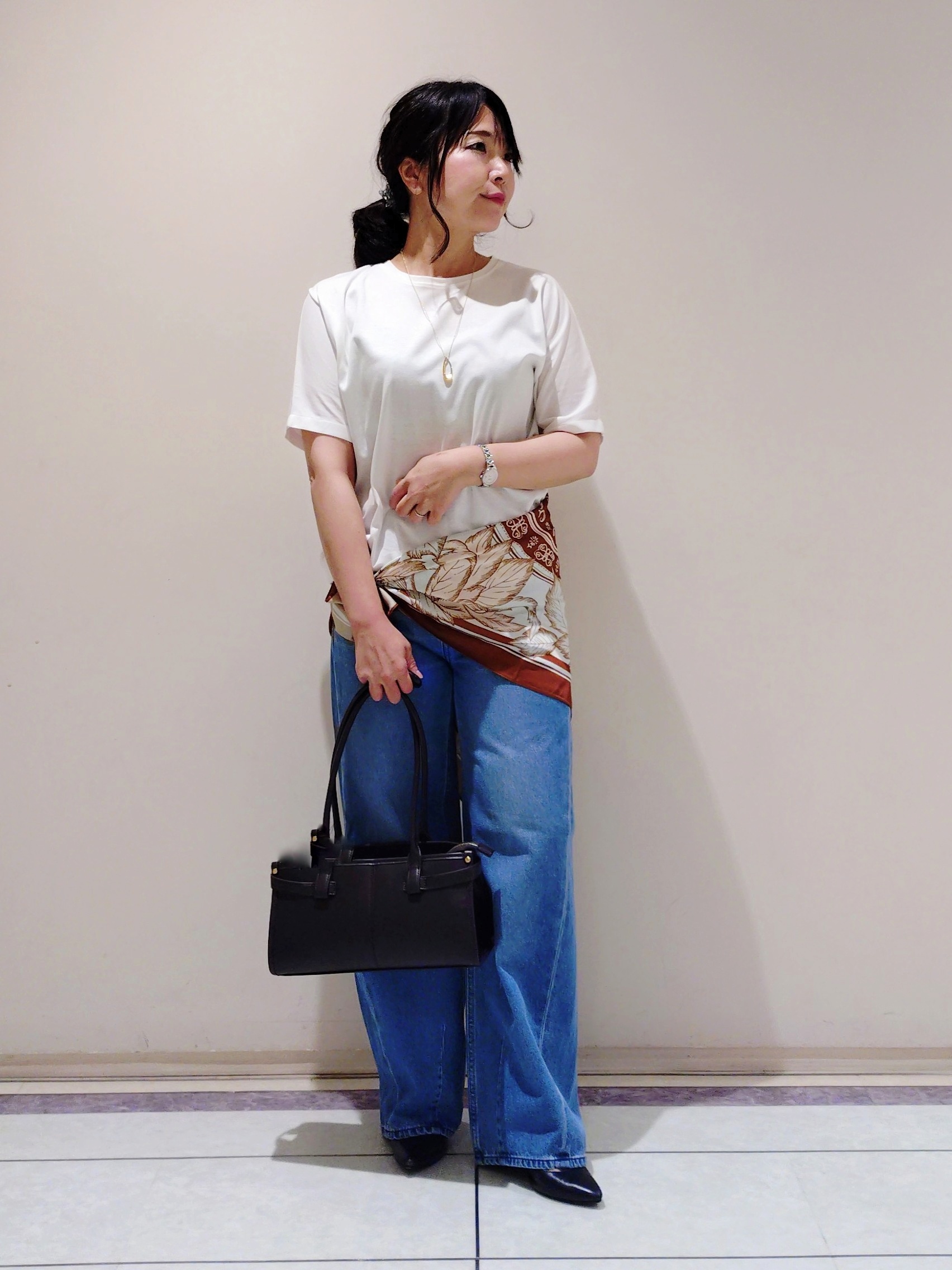 TOMOMIさんの「INDIVI｜【新作登場！】カーブシルエットデニム」を使ったコーディネート