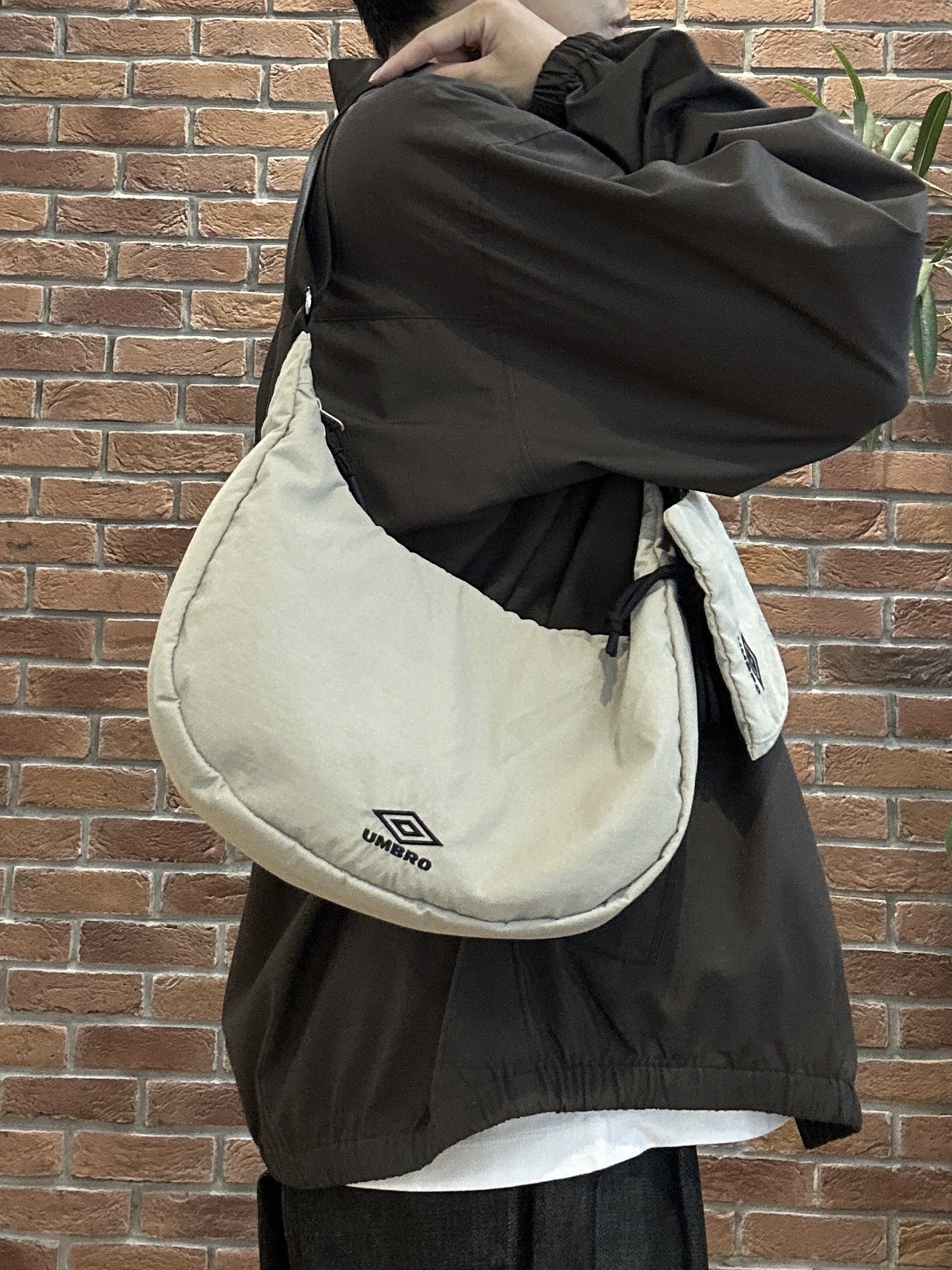ドイさんの「tk.TAKEO KIKUCHI｜【色褪せしにくいデニム】Comfy Fadeless Denim Seriesワイドストレートデニム」を使ったコーディネート