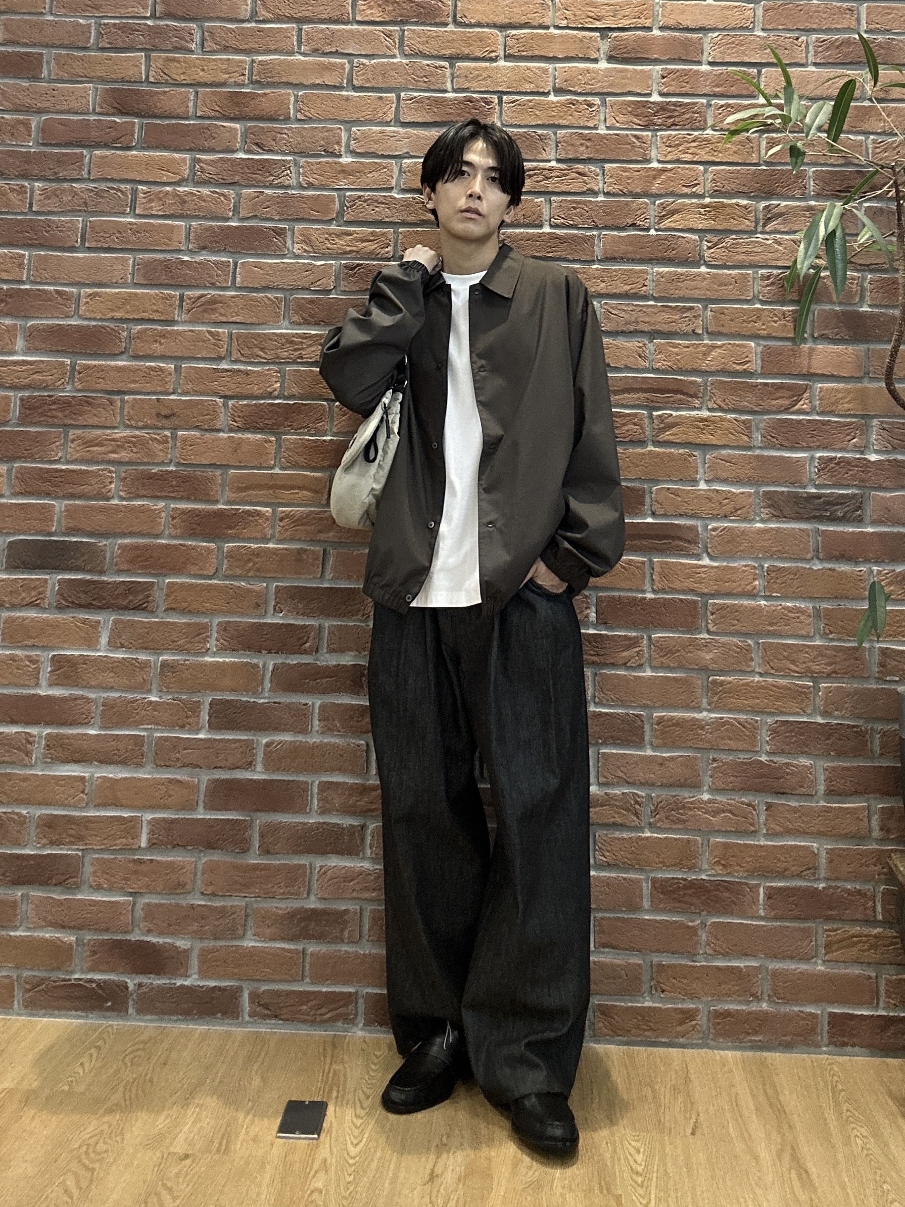 ドイさんの「tk.TAKEO KIKUCHI｜【色褪せしにくいデニム】Comfy Fadeless Denim Seriesワイドストレートデニム」を使ったコーディネート
