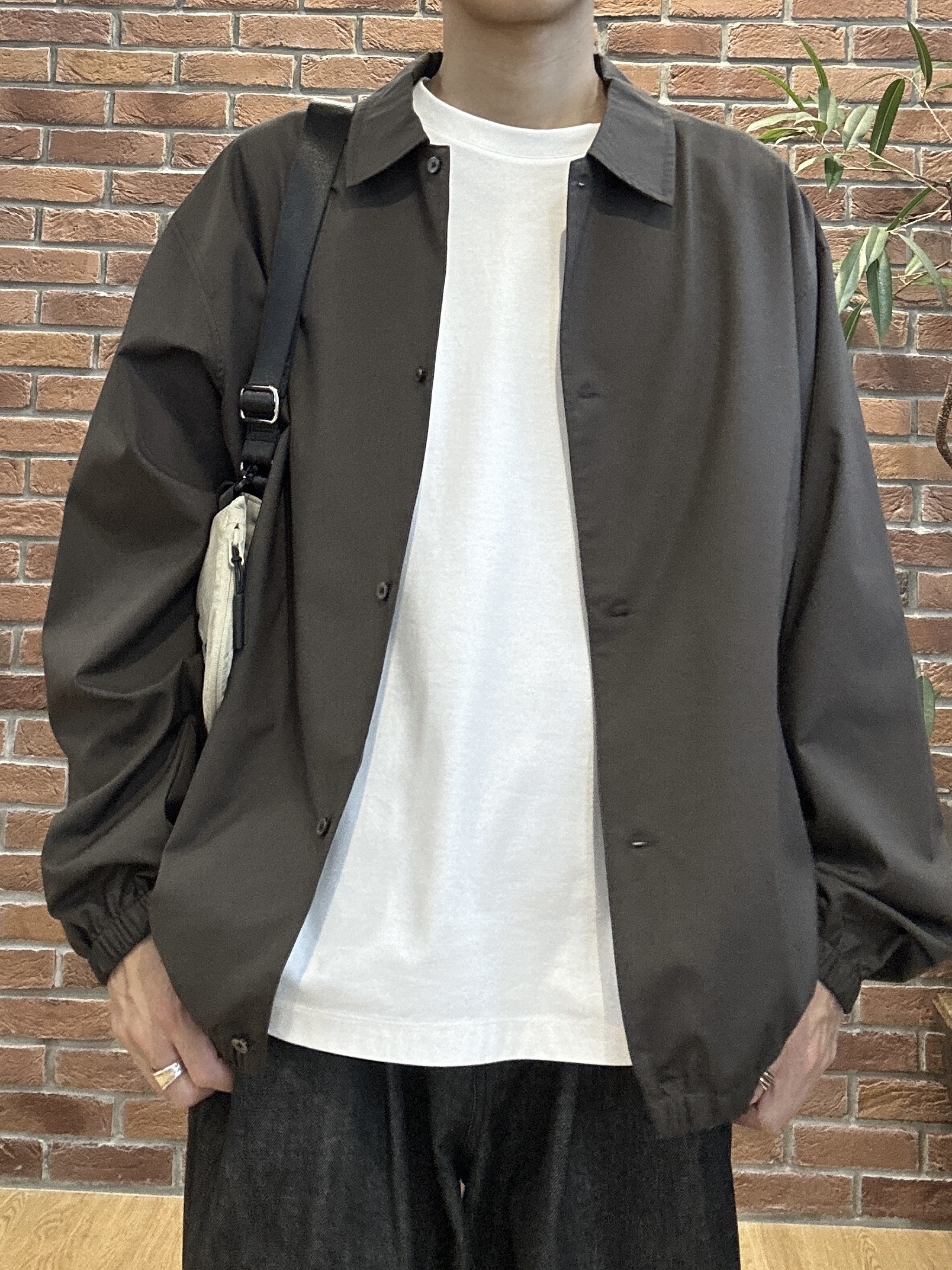 ドイさんの「tk.TAKEO KIKUCHI｜【色褪せしにくいデニム】Comfy Fadeless Denim Seriesワイドストレートデニム」を使ったコーディネート