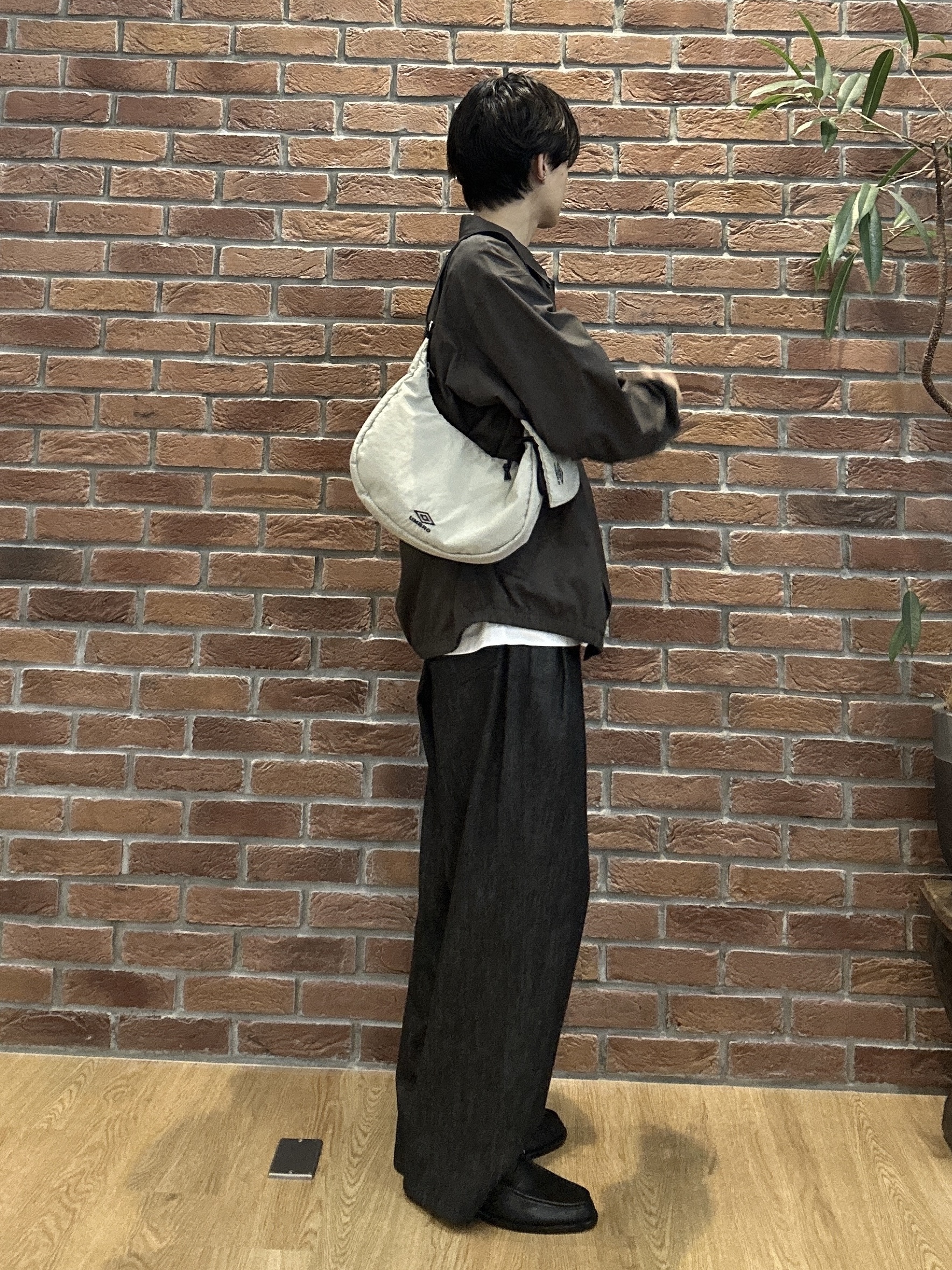 ドイさんの「tk.TAKEO KIKUCHI｜【色褪せしにくいデニム】Comfy Fadeless Denim Seriesワイドストレートデニム」を使ったコーディネート