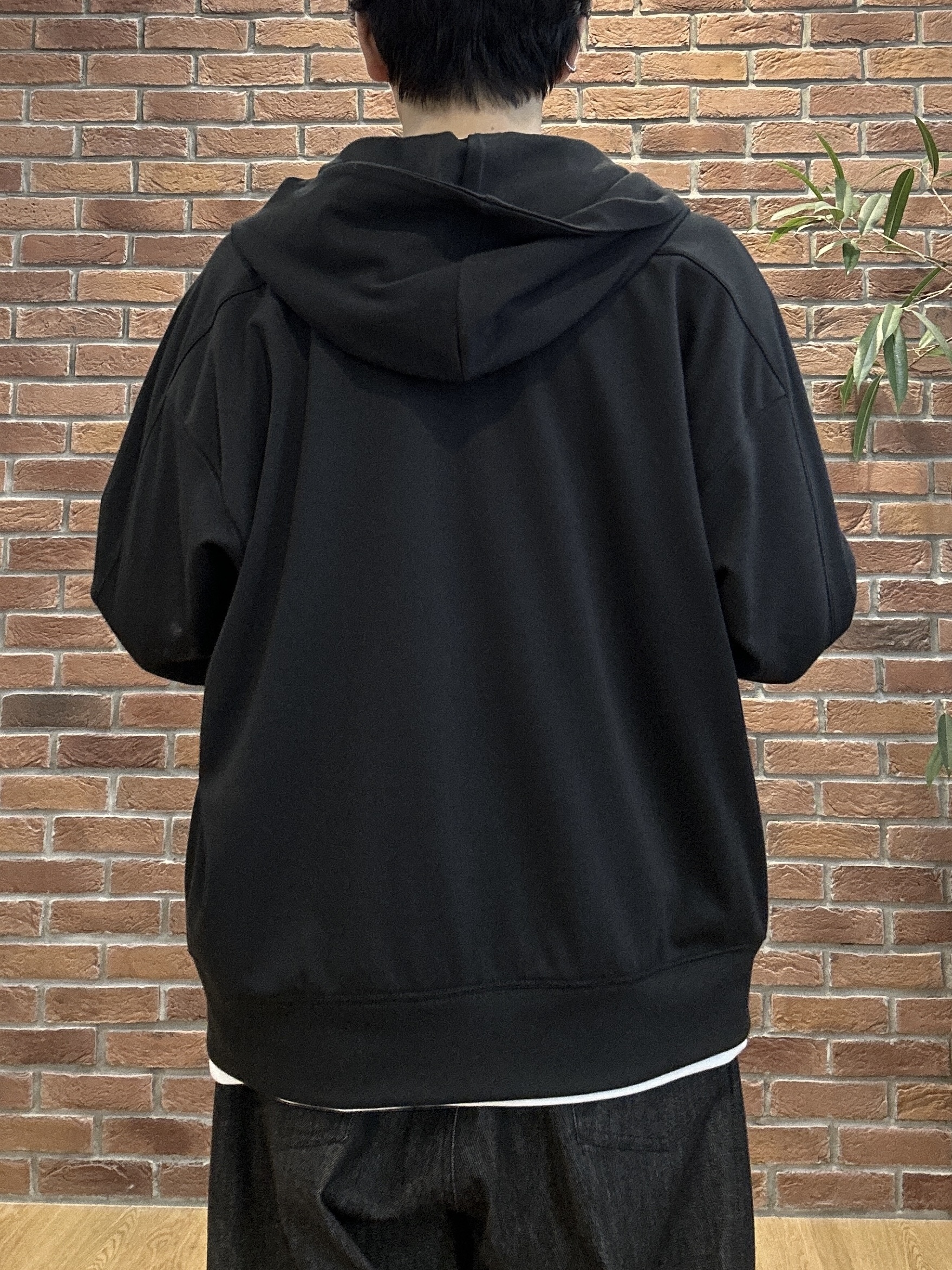 ドイさんの「tk.TAKEO KIKUCHI｜【色褪せしにくいデニム】Comfy Fadeless Denim Seriesワイドストレートデニム」を使ったコーディネート