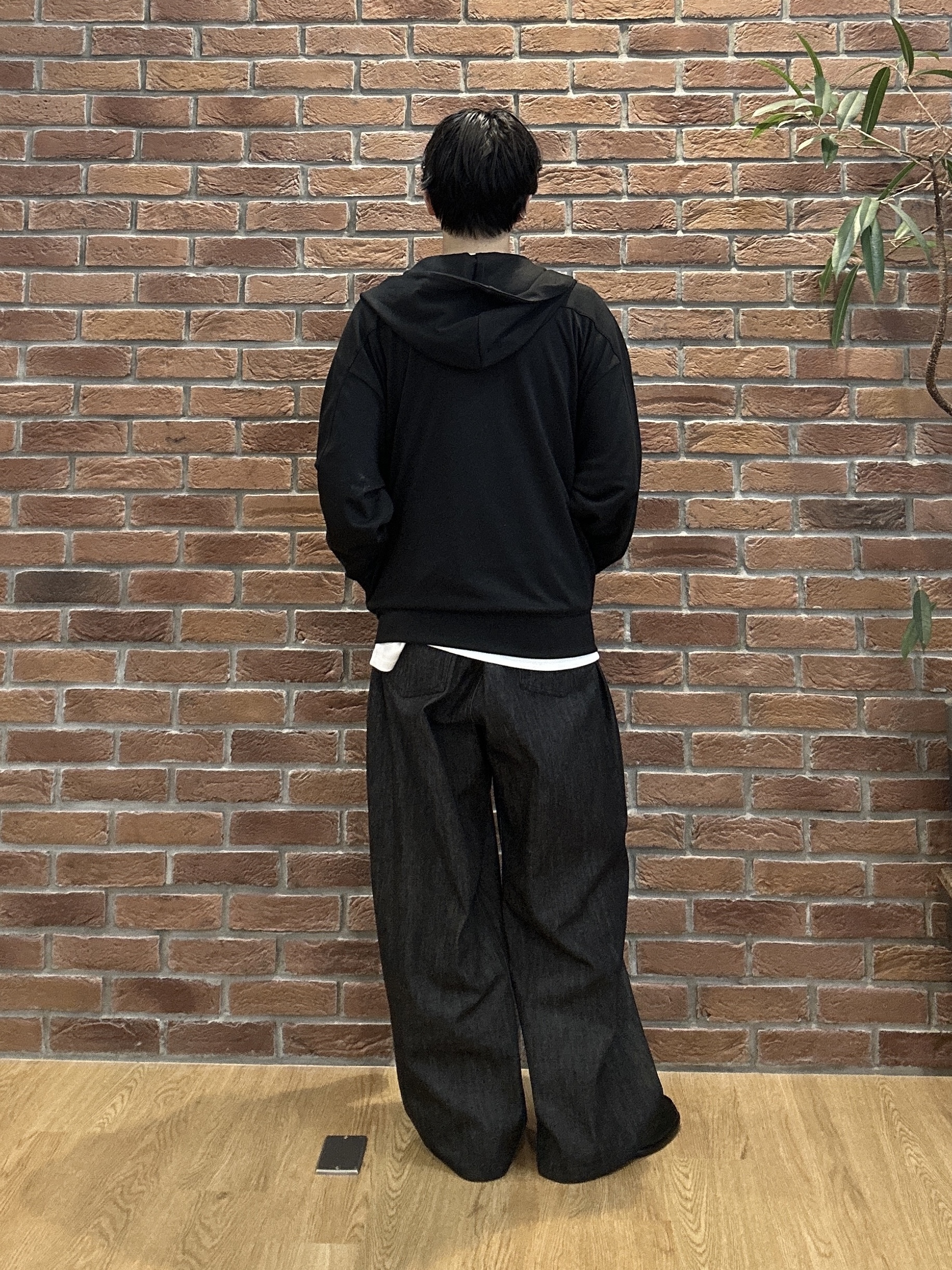 ドイさんの「tk.TAKEO KIKUCHI｜【色褪せしにくいデニム】Comfy Fadeless Denim Seriesワイドストレートデニム」を使ったコーディネート