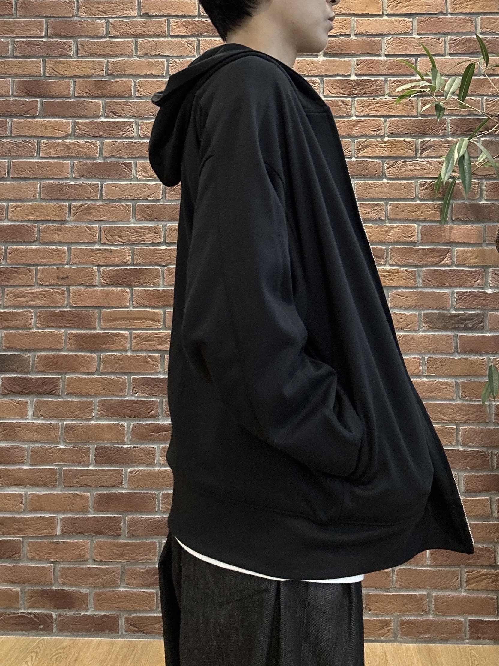 ドイさんの「tk.TAKEO KIKUCHI｜【色褪せしにくいデニム】Comfy Fadeless Denim Seriesワイドストレートデニム」を使ったコーディネート