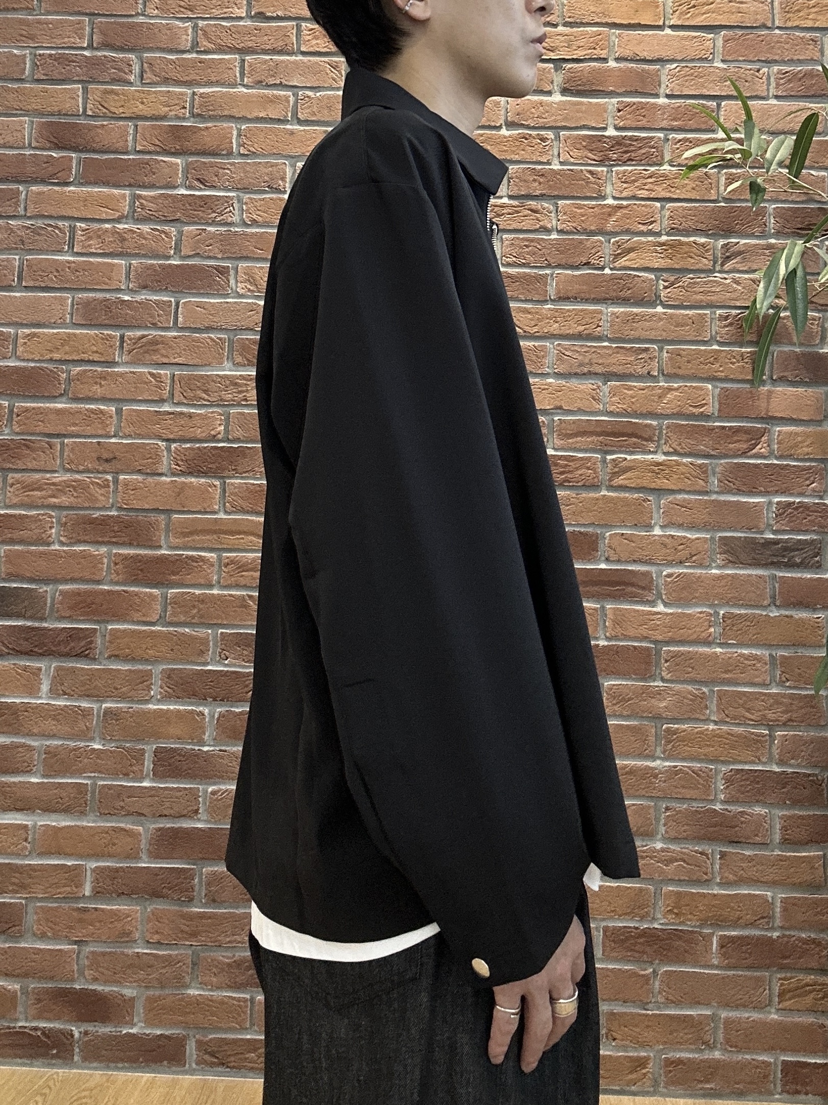 ドイさんの「tk.TAKEO KIKUCHI｜【色褪せしにくいデニム】Comfy Fadeless Denim Seriesワイドストレートデニム」を使ったコーディネート
