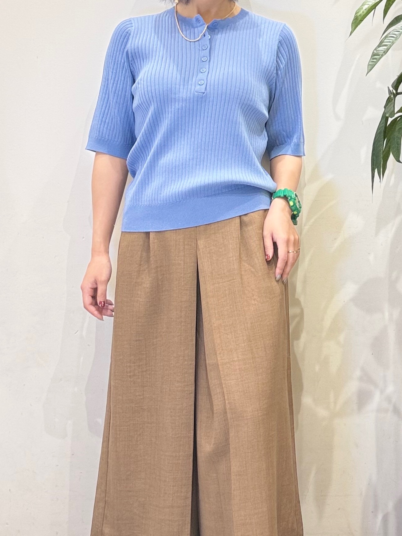misakiさんの「SHOO･LA･RUE｜【S-LL】抜け感ある着こなしに ヘンリーネック リブニット」を使ったコーディネート