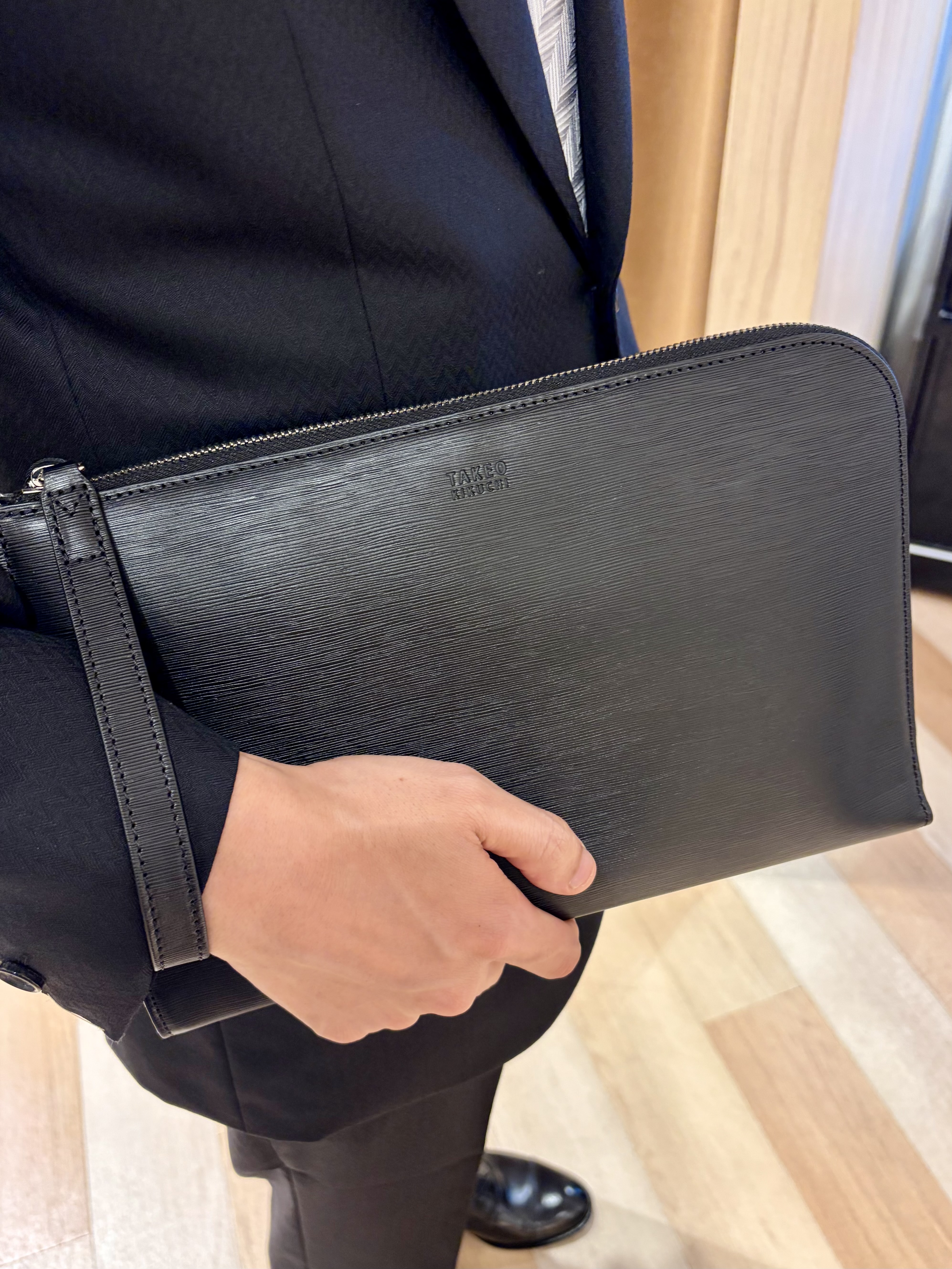 阿部智春さんの「TAKEO KIKUCHI｜【Made in JAPAN】矢絣（やがすり）スーツ／スリーピース対応」を使ったコーディネート