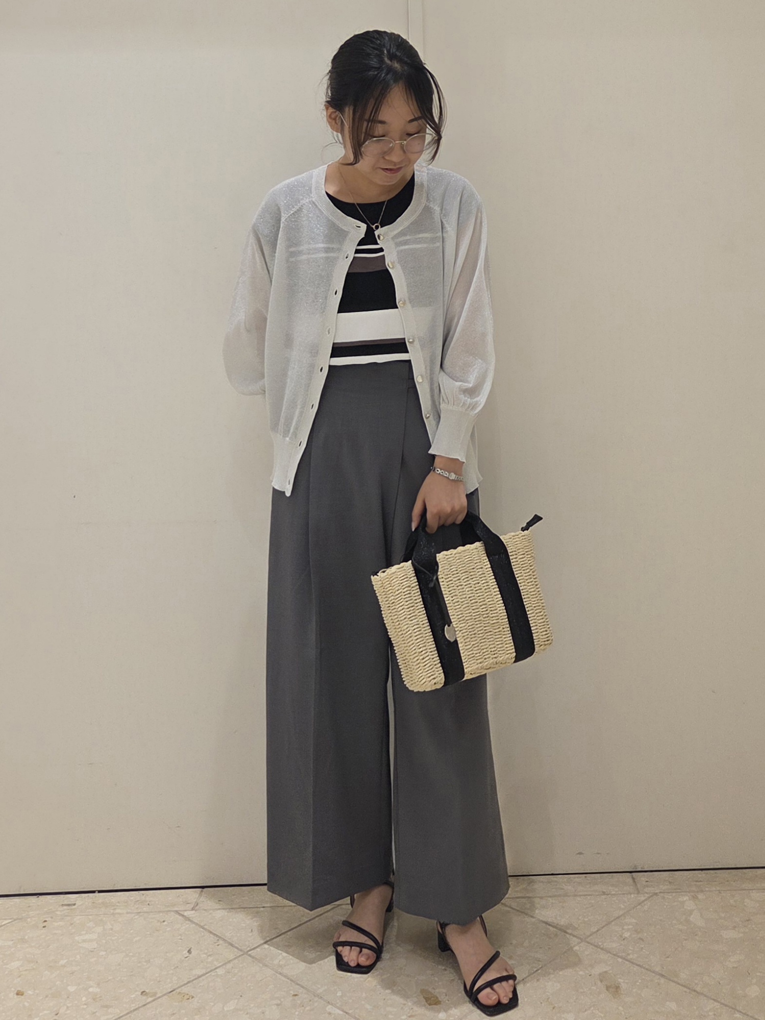 Sumiさんの「OPAQUE.CLIP｜【接触冷感】シアーラメドルマンショートカーディガン《洗濯機OK》」を使ったコーディネート