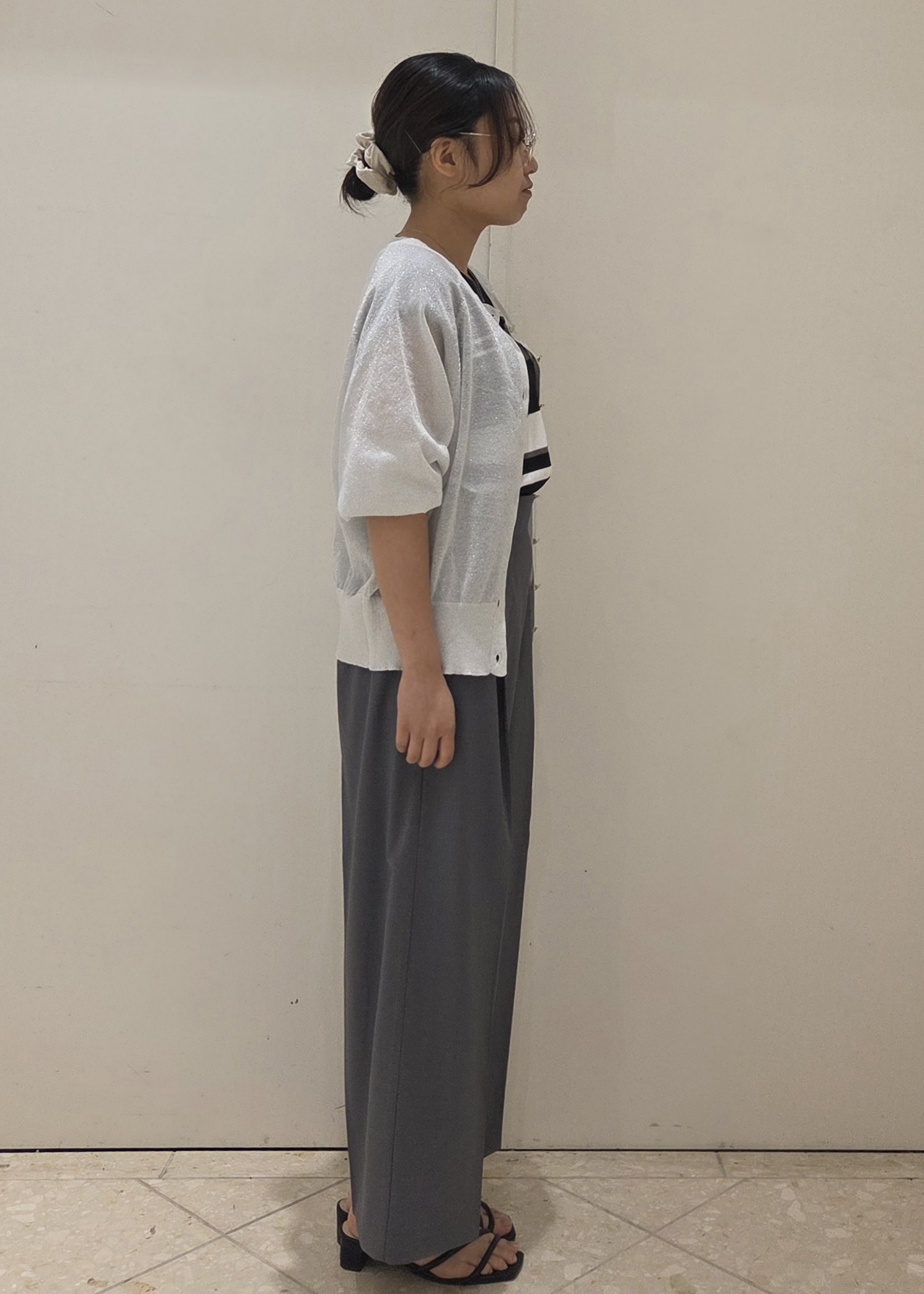 Sumiさんの「OPAQUE.CLIP｜【接触冷感】シアーラメドルマンショートカーディガン《洗濯機OK》」を使ったコーディネート