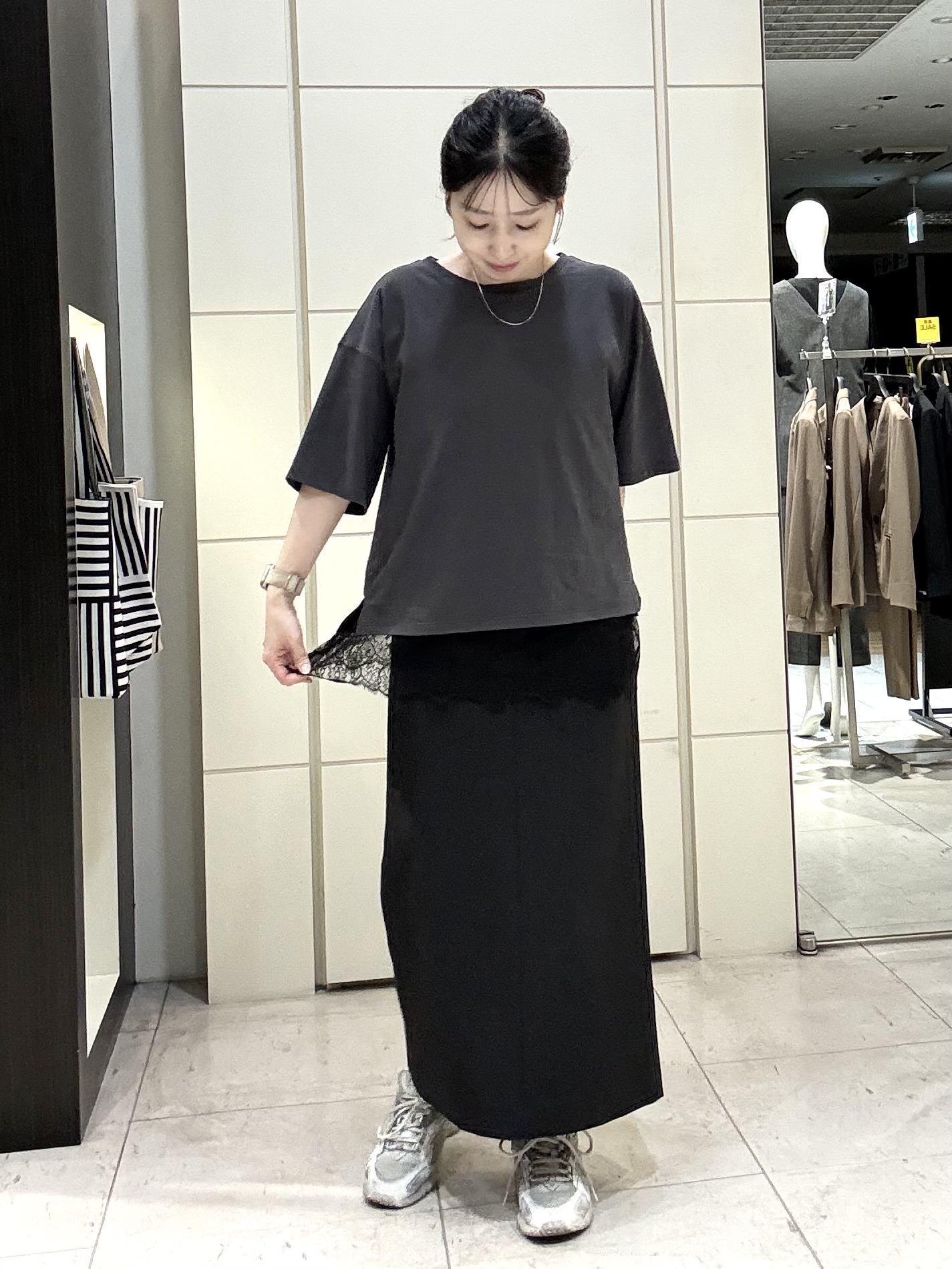 mori.さんの「UNTITLED｜【1枚でもセットでも】レースキャミ付きプルオーバー」を使ったコーディネート