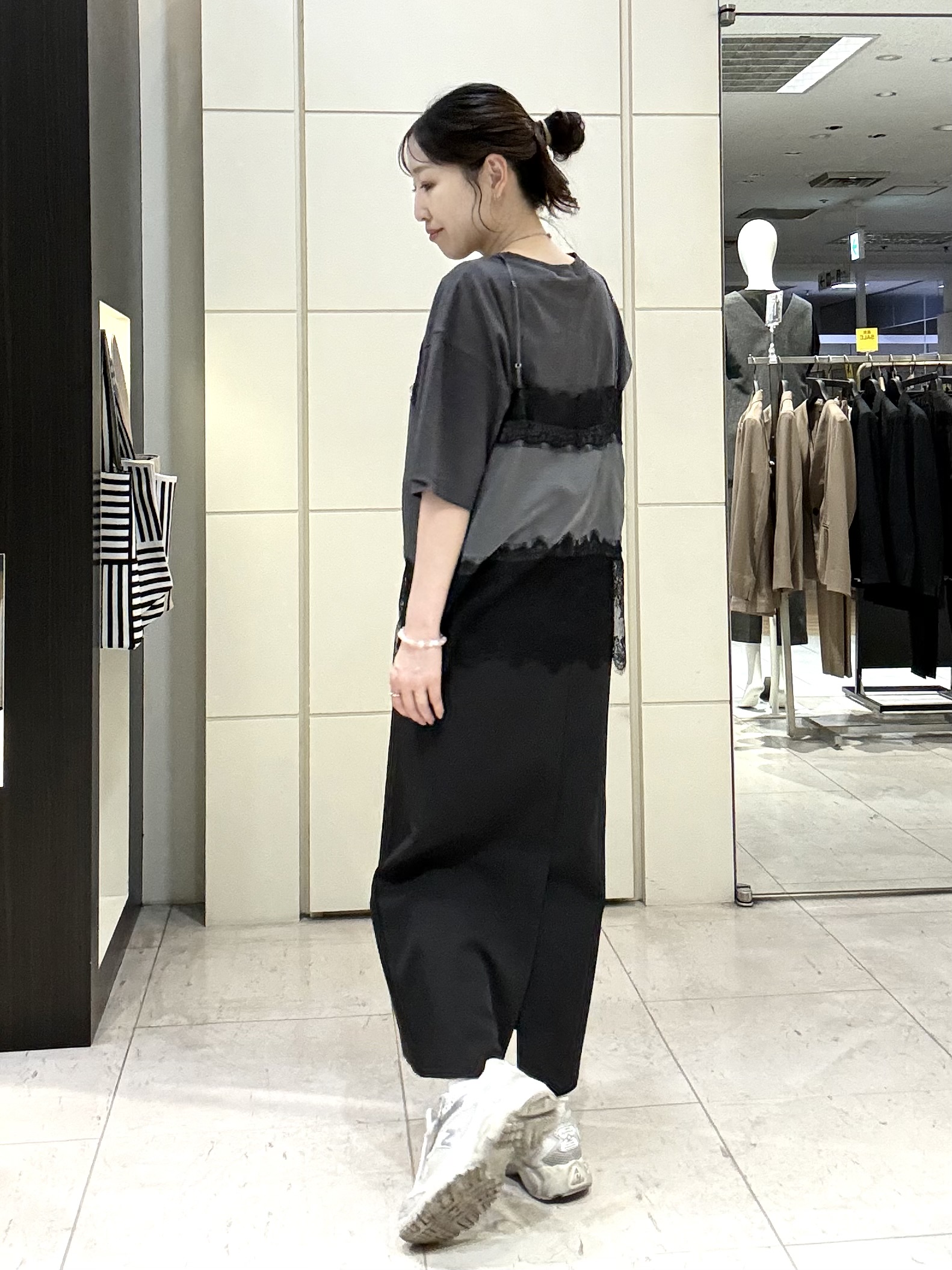 mori.さんの「UNTITLED｜【1枚でもセットでも】レースキャミ付きプルオーバー」を使ったコーディネート