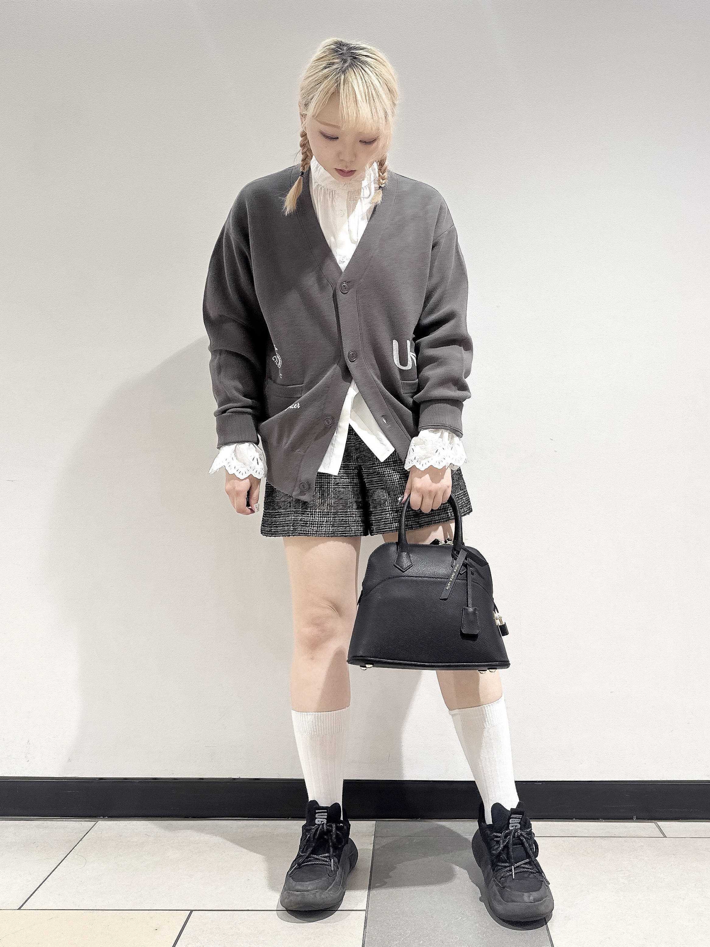なかもとあきさんの「DRESSTERIOR｜エンブロイダリーカフスシャツ」を使ったコーディネート