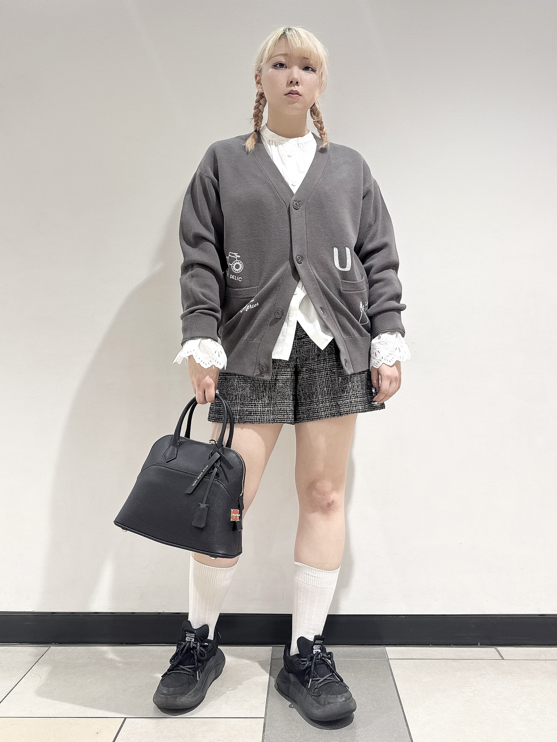 なかもとあきさんの「DRESSTERIOR｜エンブロイダリーカフスシャツ」を使ったコーディネート