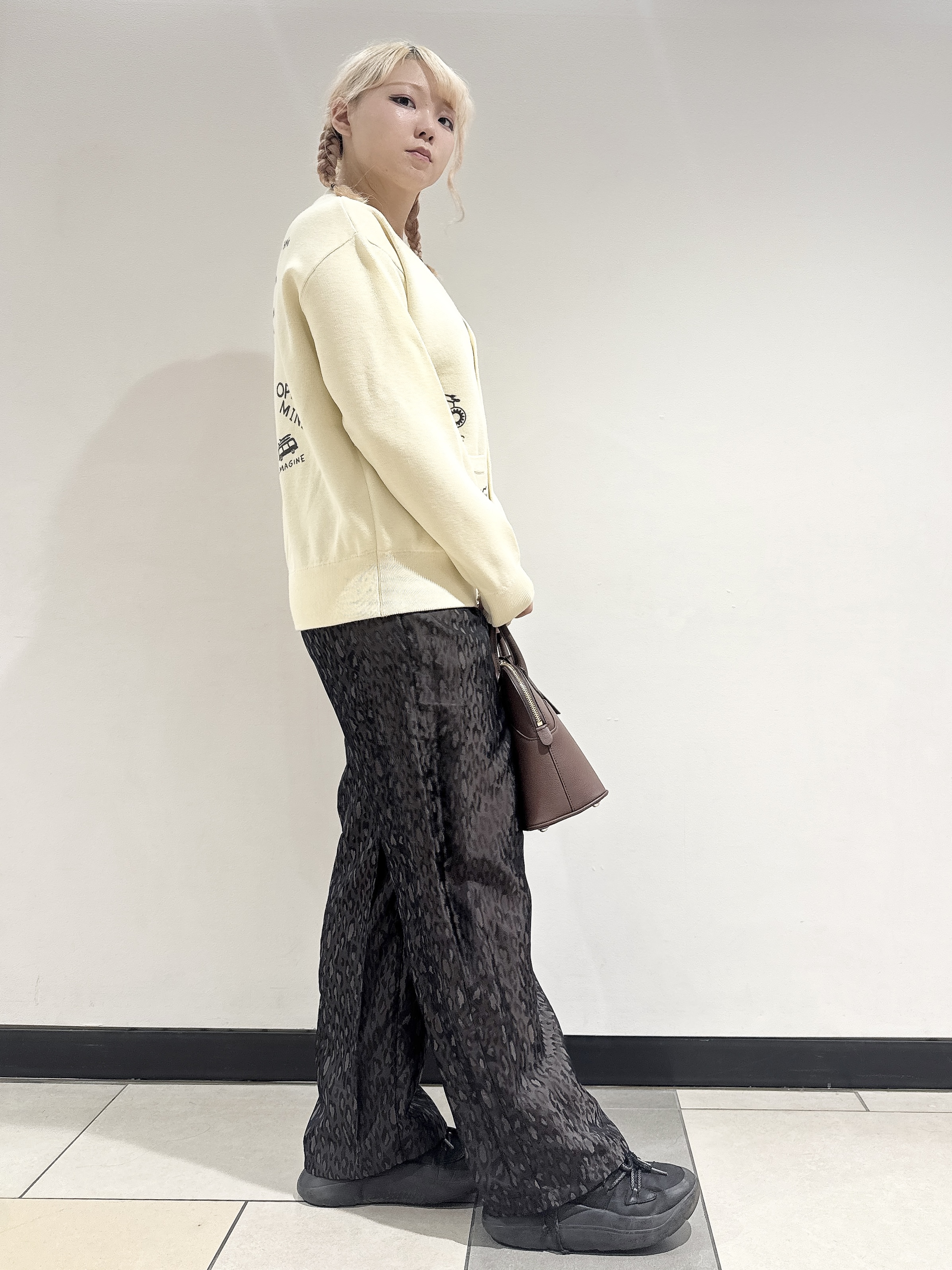 なかもとあきさんの「DRESSTERIOR｜◆mica della valle（ミカデラヴァッレ）Katia ハンドバッグ」を使ったコーディネート