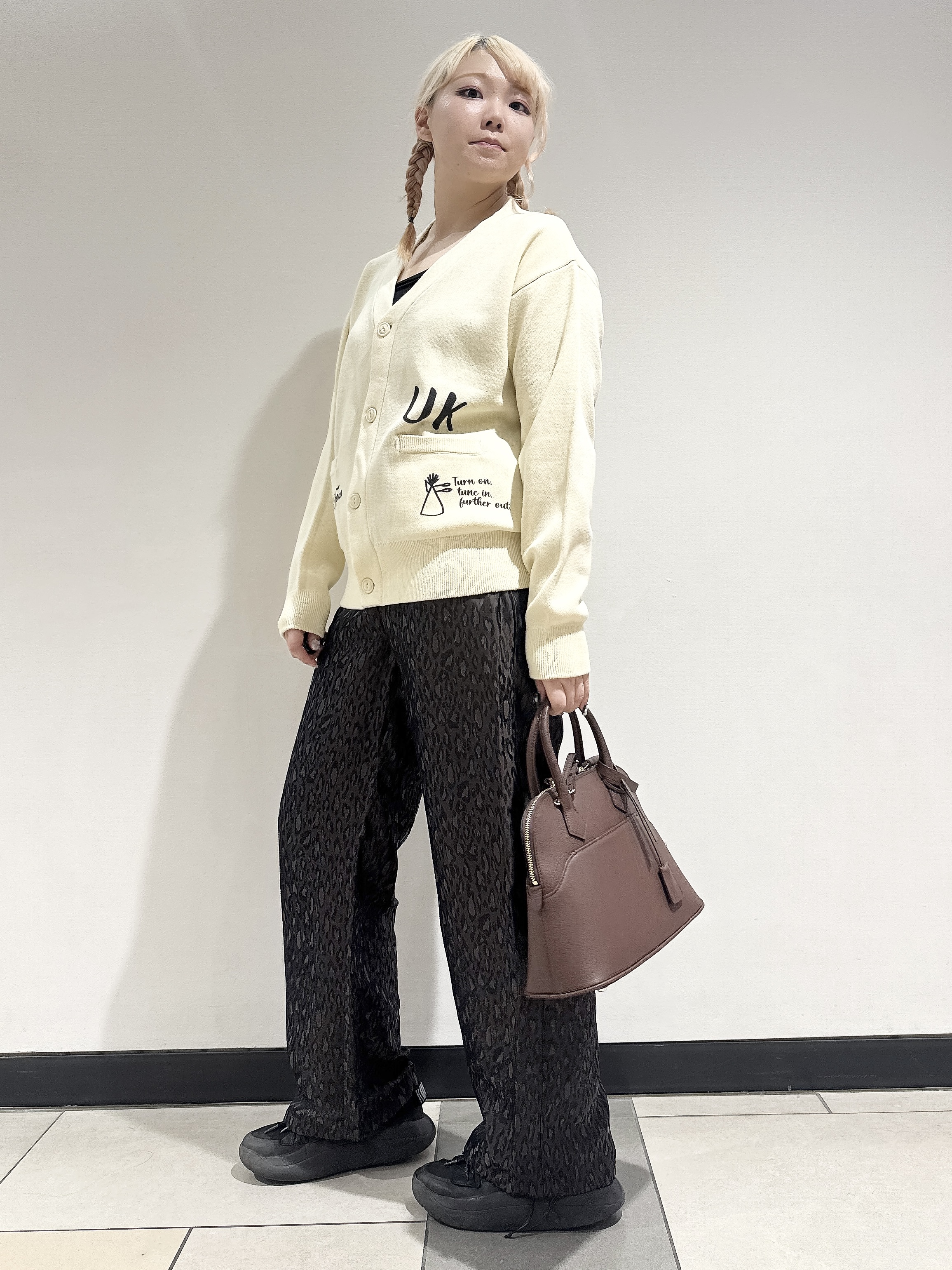 なかもとあきさんの「DRESSTERIOR｜◆mica della valle（ミカデラヴァッレ）Katia ハンドバッグ」を使ったコーディネート