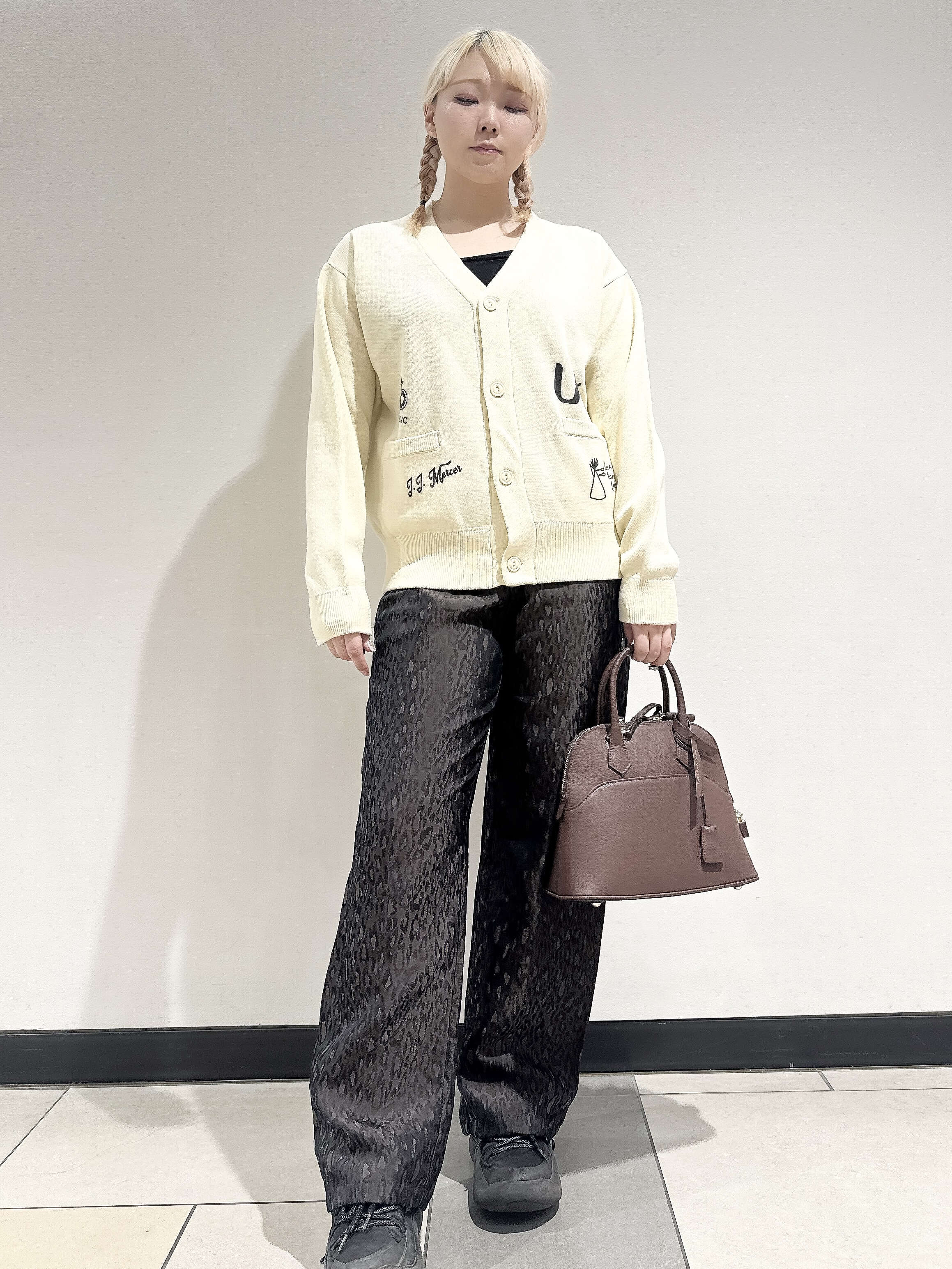 なかもとあきさんの「DRESSTERIOR｜◆mica della valle（ミカデラヴァッレ）Katia ハンドバッグ」を使ったコーディネート