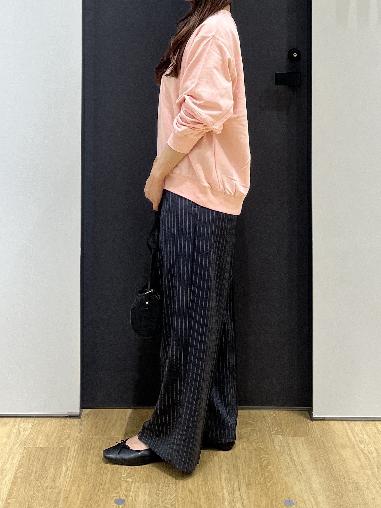 Minaさんの「Dessin｜フォルムスリーブミニ裏毛プルオーバー」を使ったコーディネート