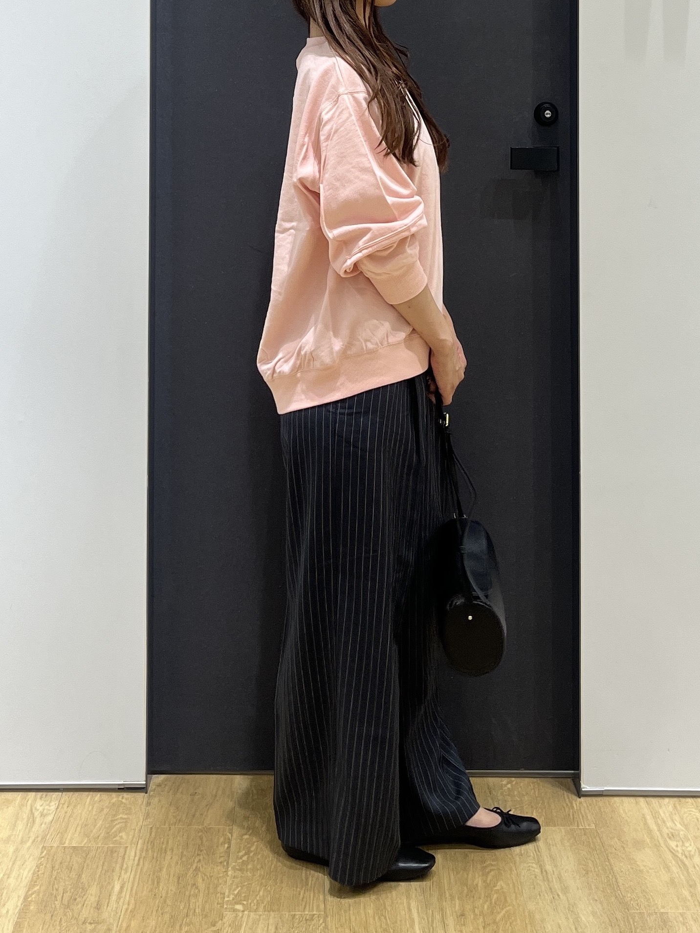 Minaさんの「Dessin｜フォルムスリーブミニ裏毛プルオーバー」を使ったコーディネート