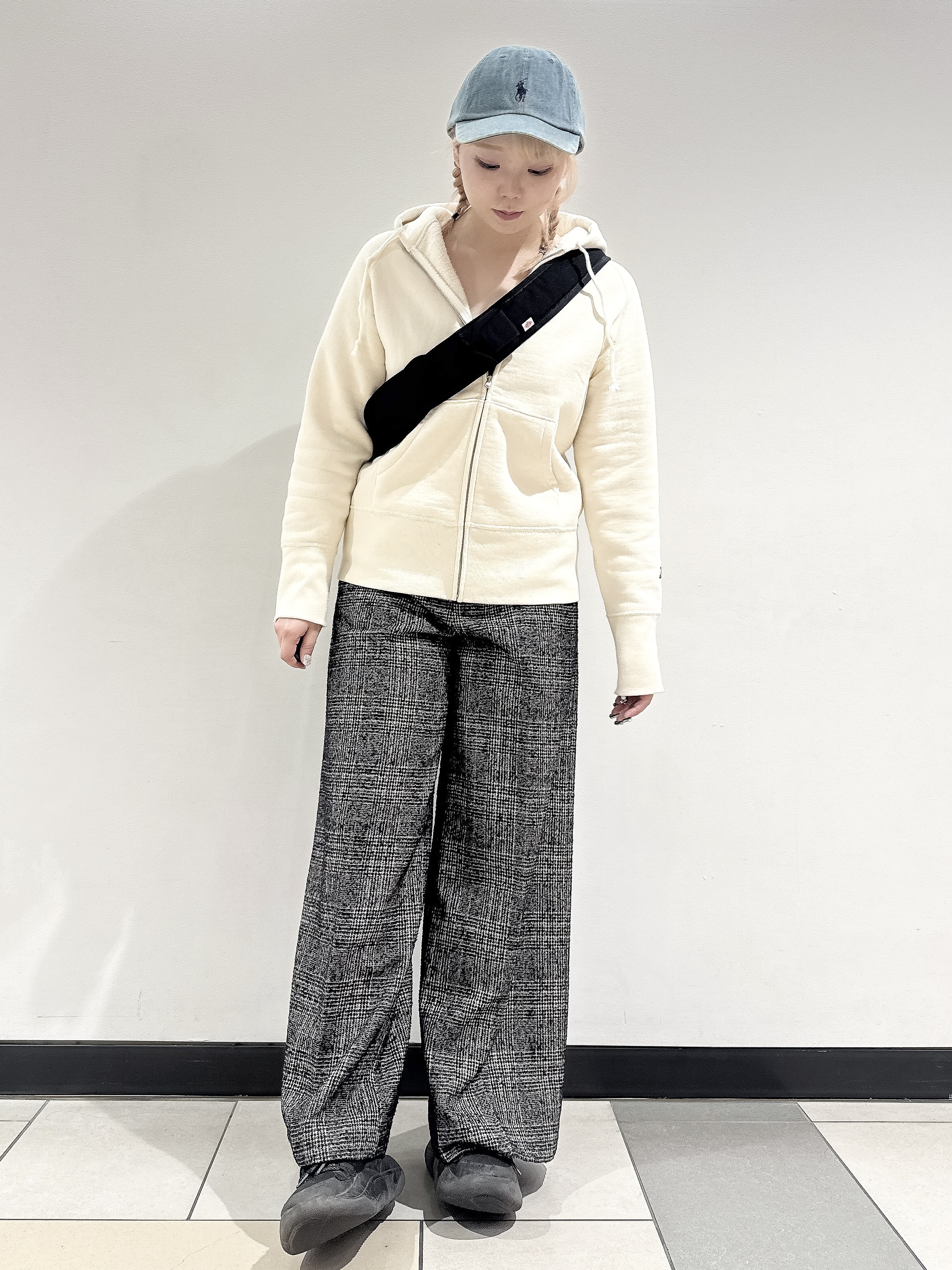 なかもとあきさんの「DRESSTERIOR｜デキシー吊裏毛ジップアップパーカ」を使ったコーディネート