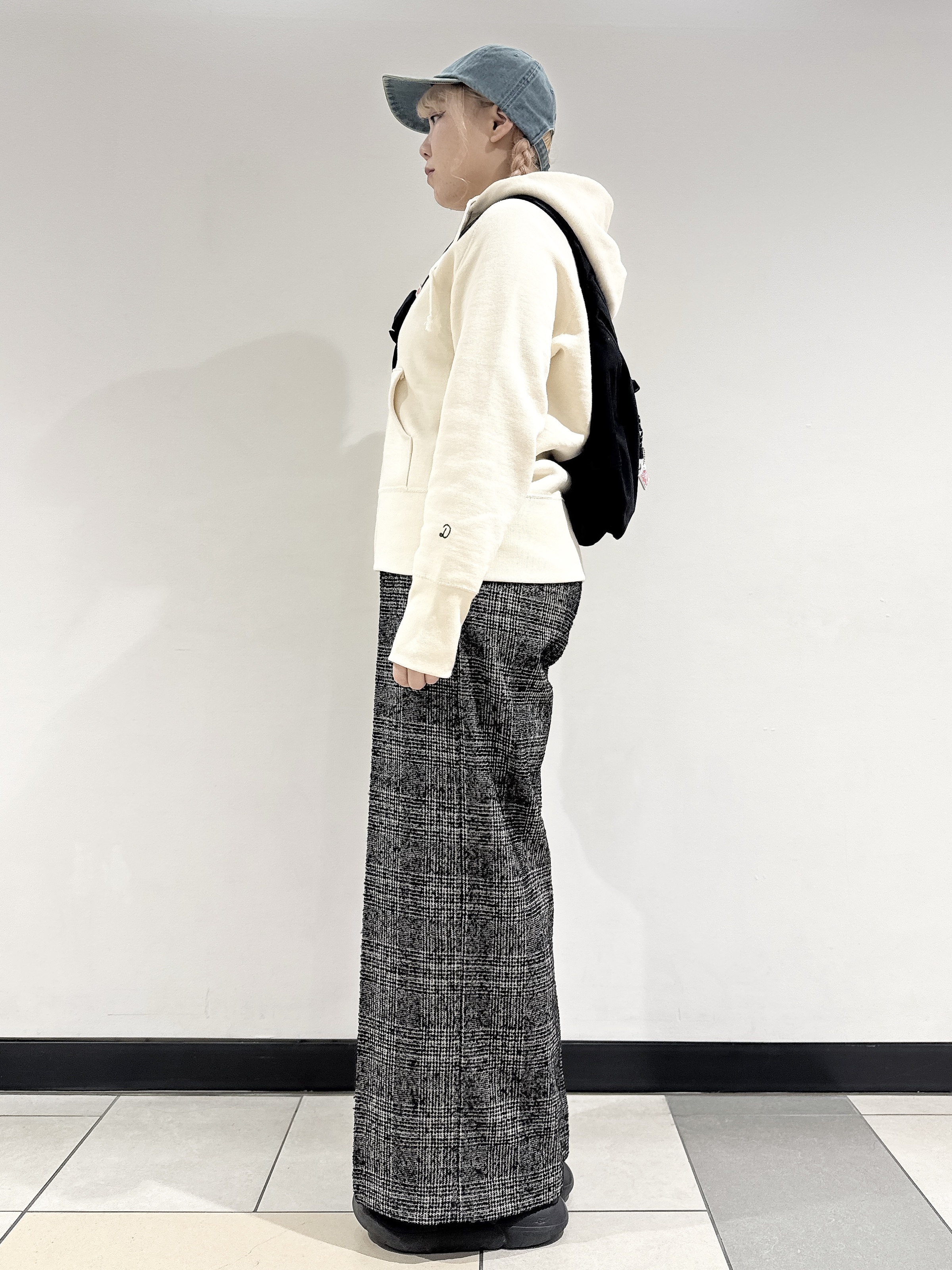 なかもとあきさんの「DRESSTERIOR｜デキシー吊裏毛ジップアップパーカ」を使ったコーディネート