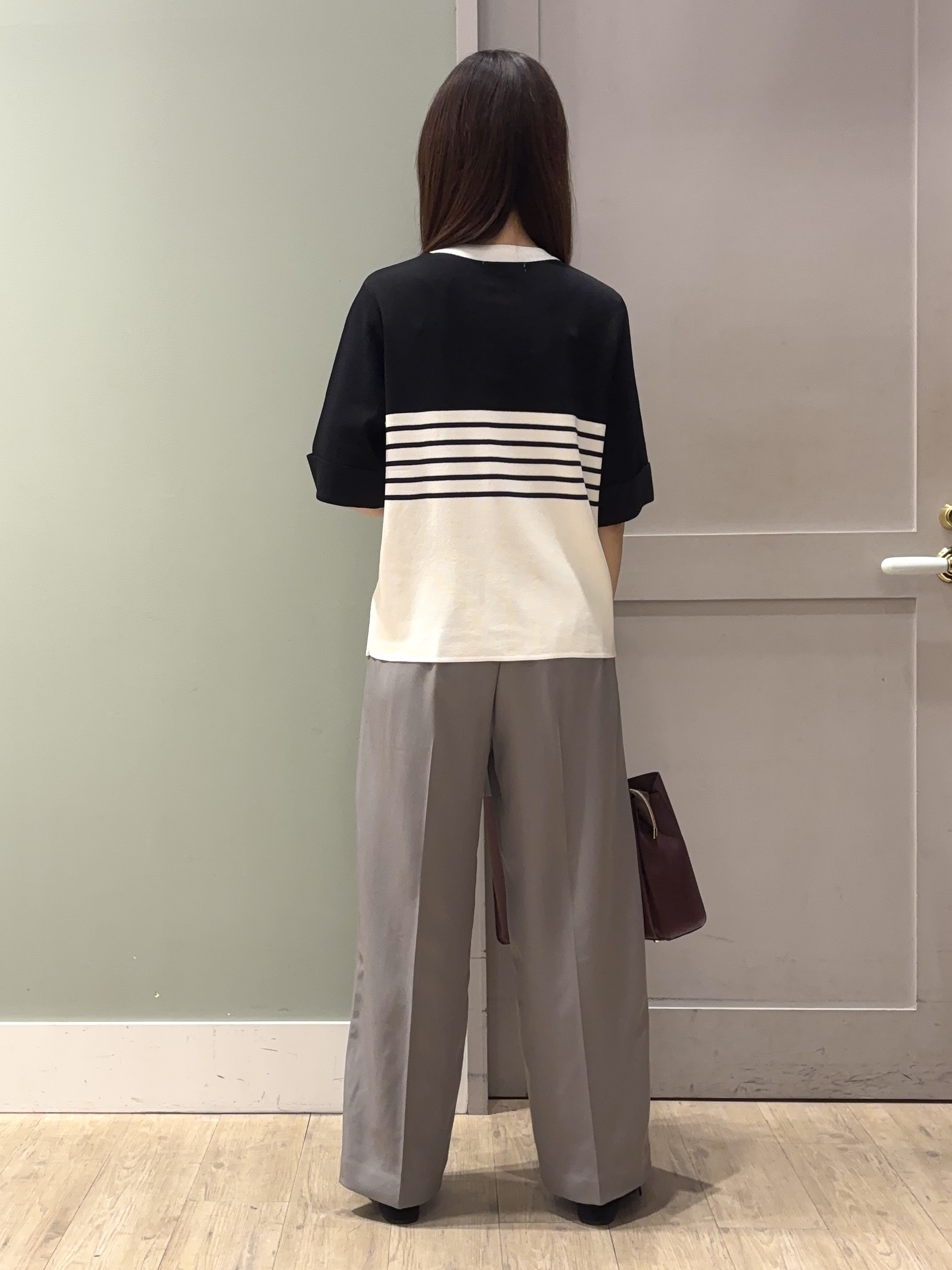 しばみさんの「grove｜新色追加！【シリーズ累計36万枚/名品ニット】やわらかドライタッチ 袖メッシュ編みニット」を使ったコーディネート