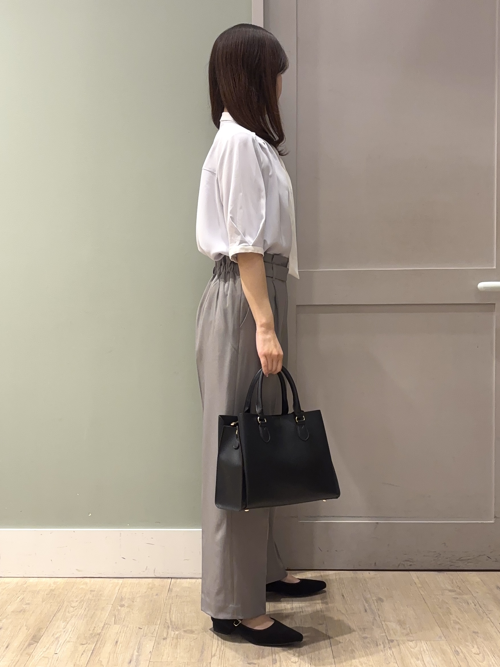 しばみさんの「grove｜【洗濯機OK/シワになりにくい】1枚で華やぐ配色ボウタイブラウス」を使ったコーディネート