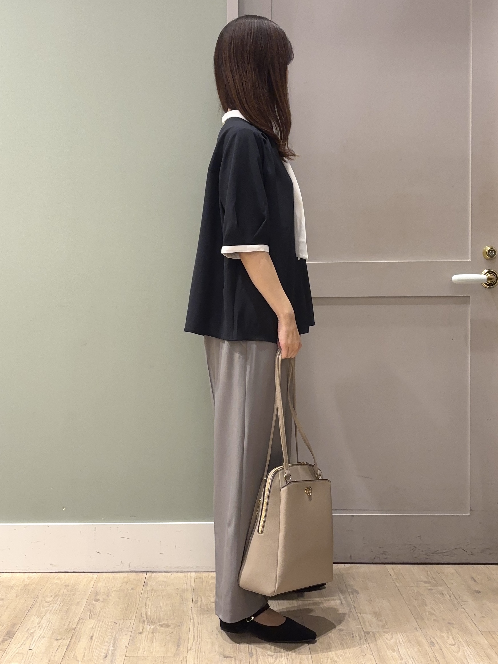しばみさんの「grove｜【洗濯機OK/シワになりにくい】1枚で華やぐ配色ボウタイブラウス」を使ったコーディネート