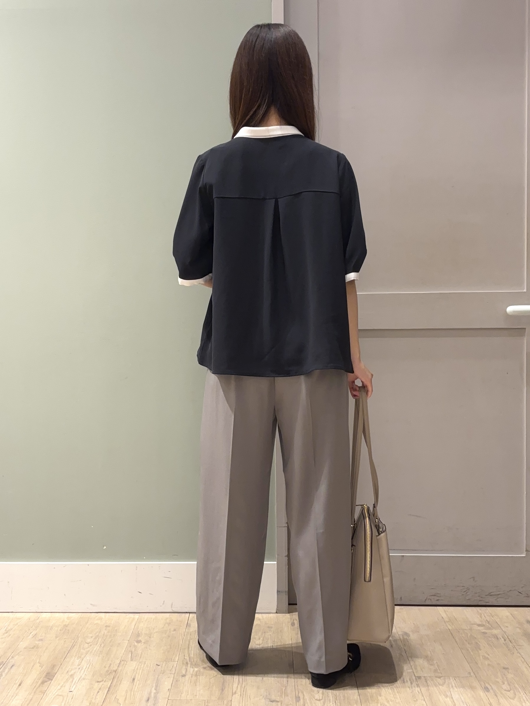 しばみさんの「grove｜【洗濯機OK/シワになりにくい】1枚で華やぐ配色ボウタイブラウス」を使ったコーディネート