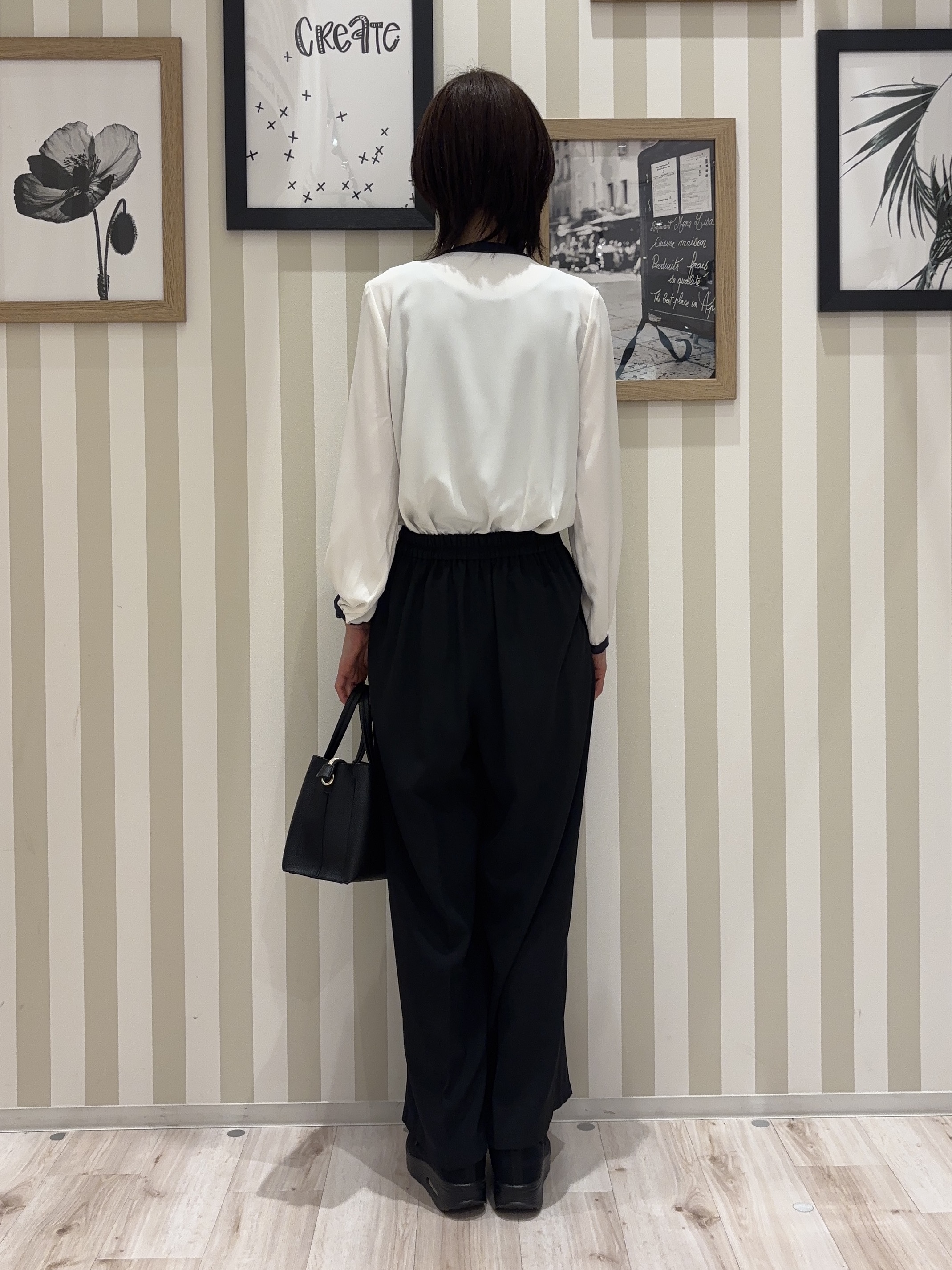 たまごがにさんの「SHOO･LA･RUE｜【通勤/UV/洗濯後しわになりにくい/S-LL】大人の上品スタイルに ボウタイ風ブラウス」を使ったコーディネート