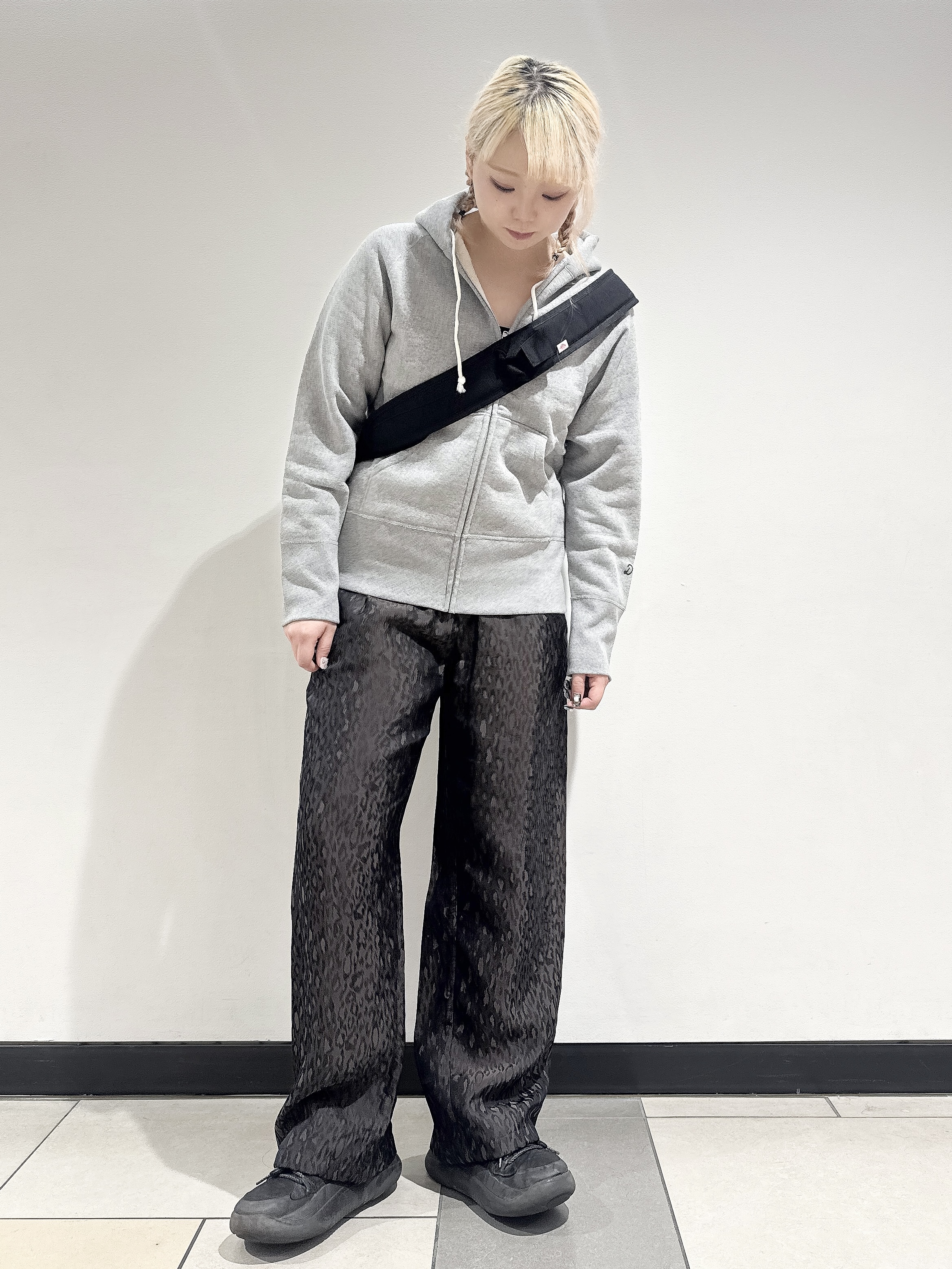 なかもとあきさんの「DRESSTERIOR｜デキシー吊裏毛ジップアップパーカ」を使ったコーディネート